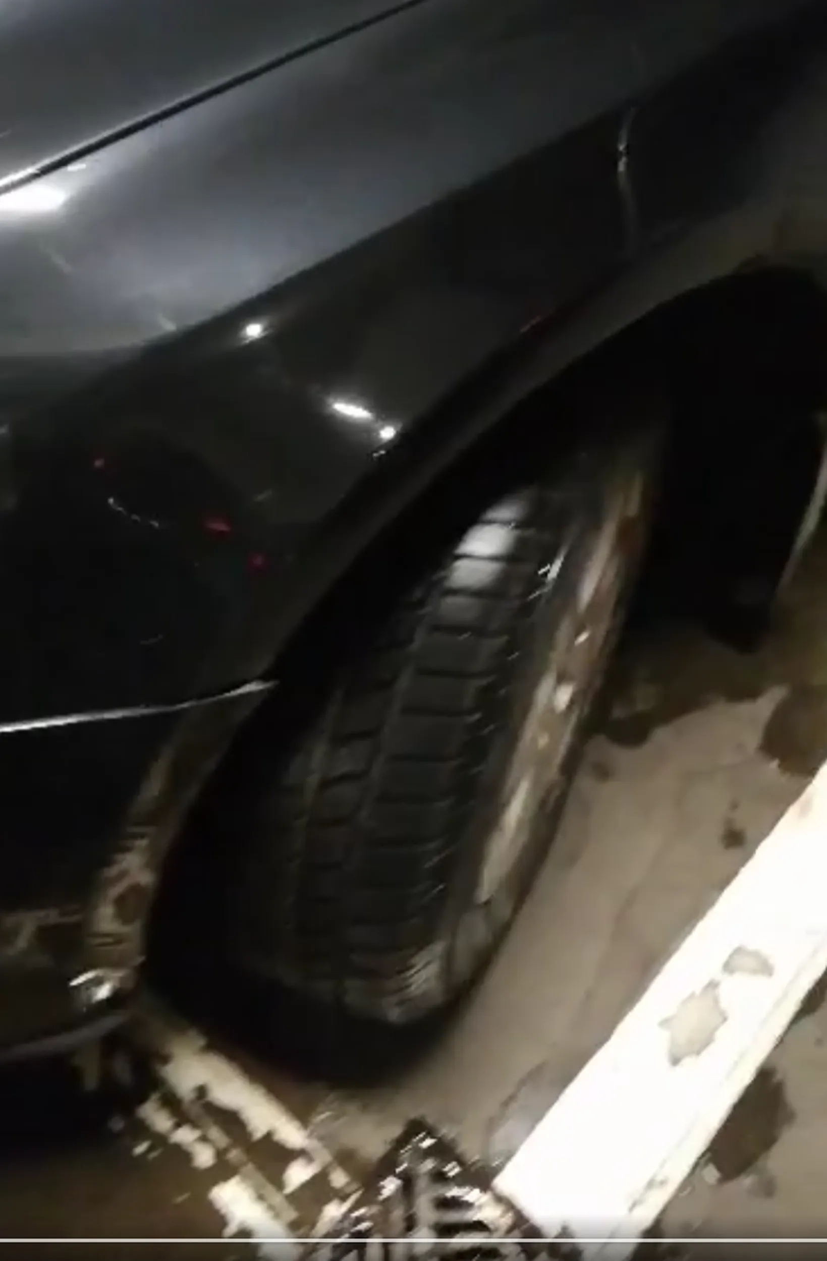 Gratuluję parkowania na Galaxy osobie z czarnego kałdi. Kij ci w plecy.