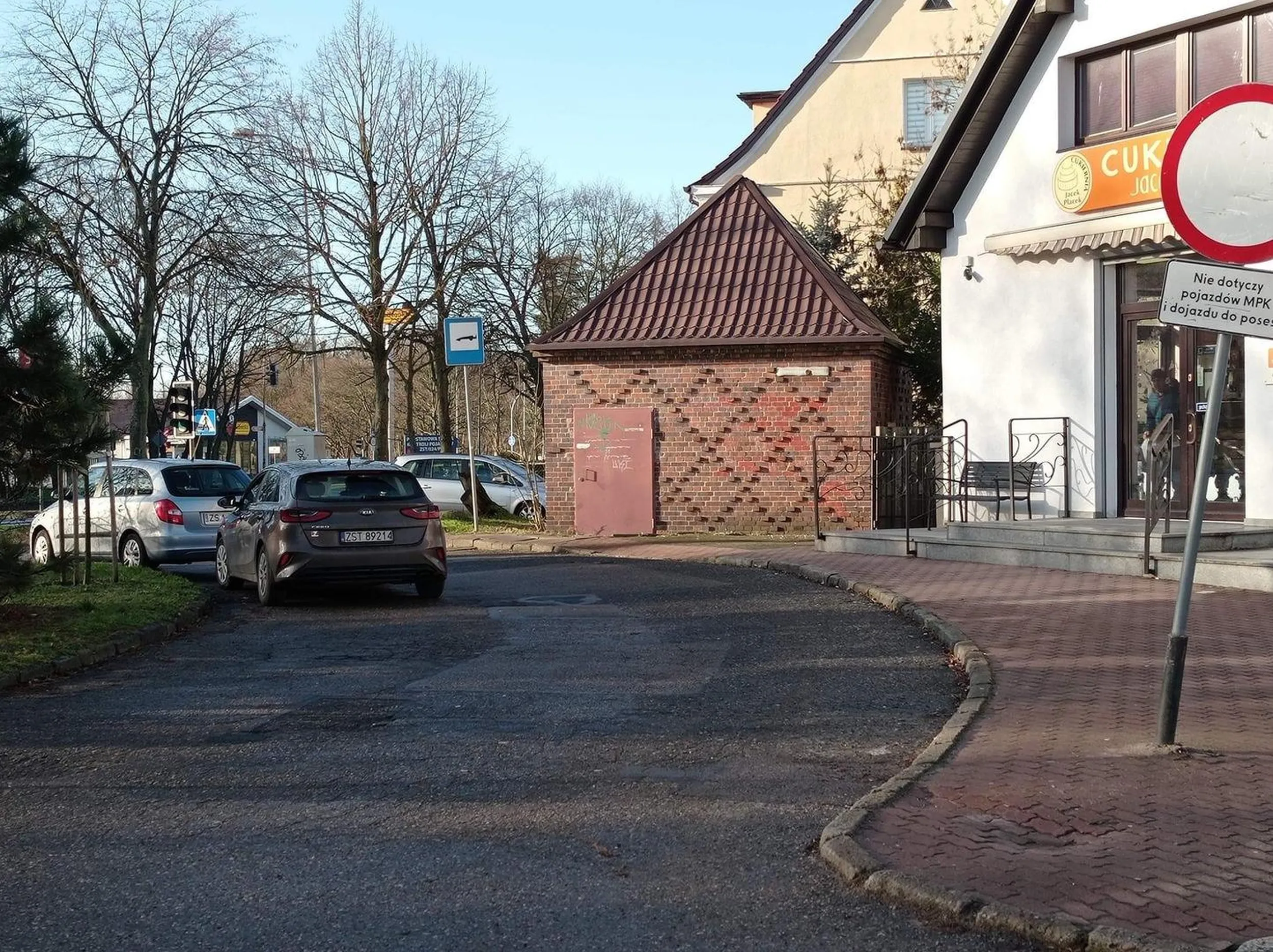 Przypał (z tyłu tajniacy)