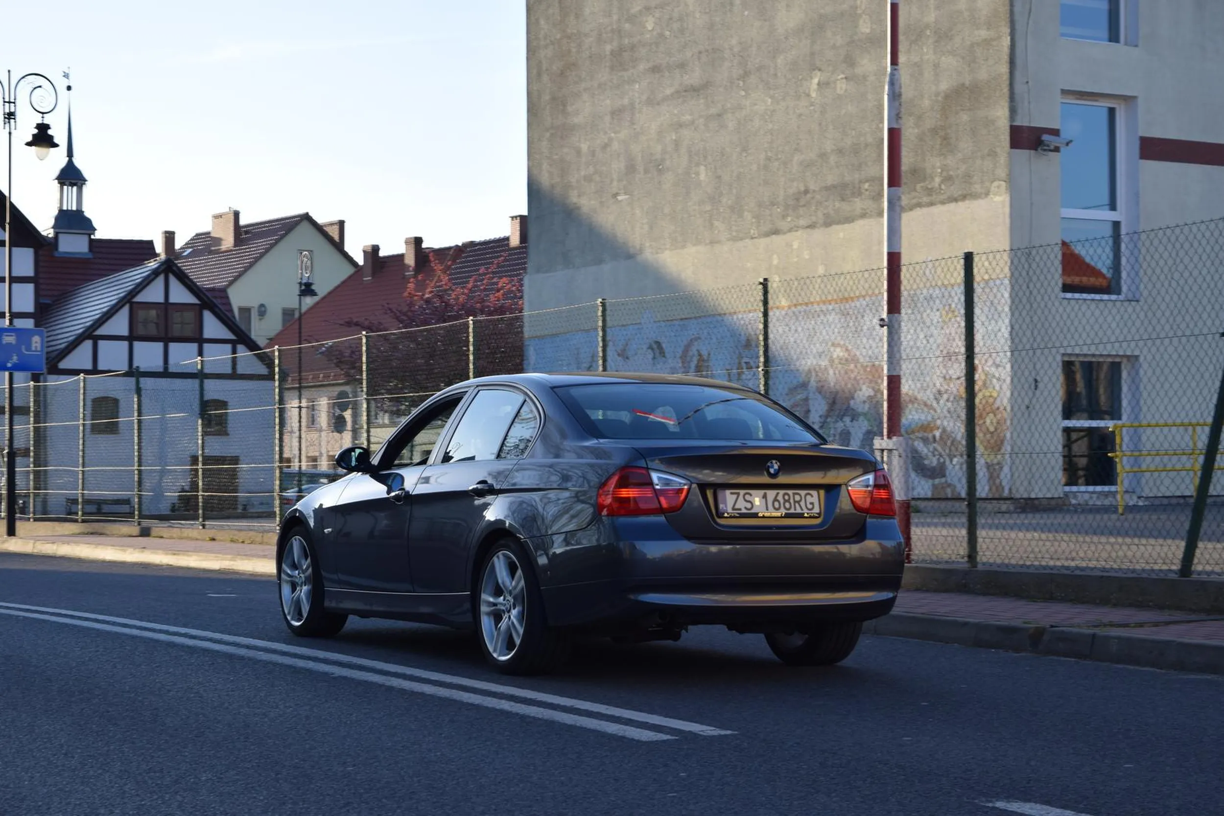 rura jeździ za głośnym bmw nie polecam