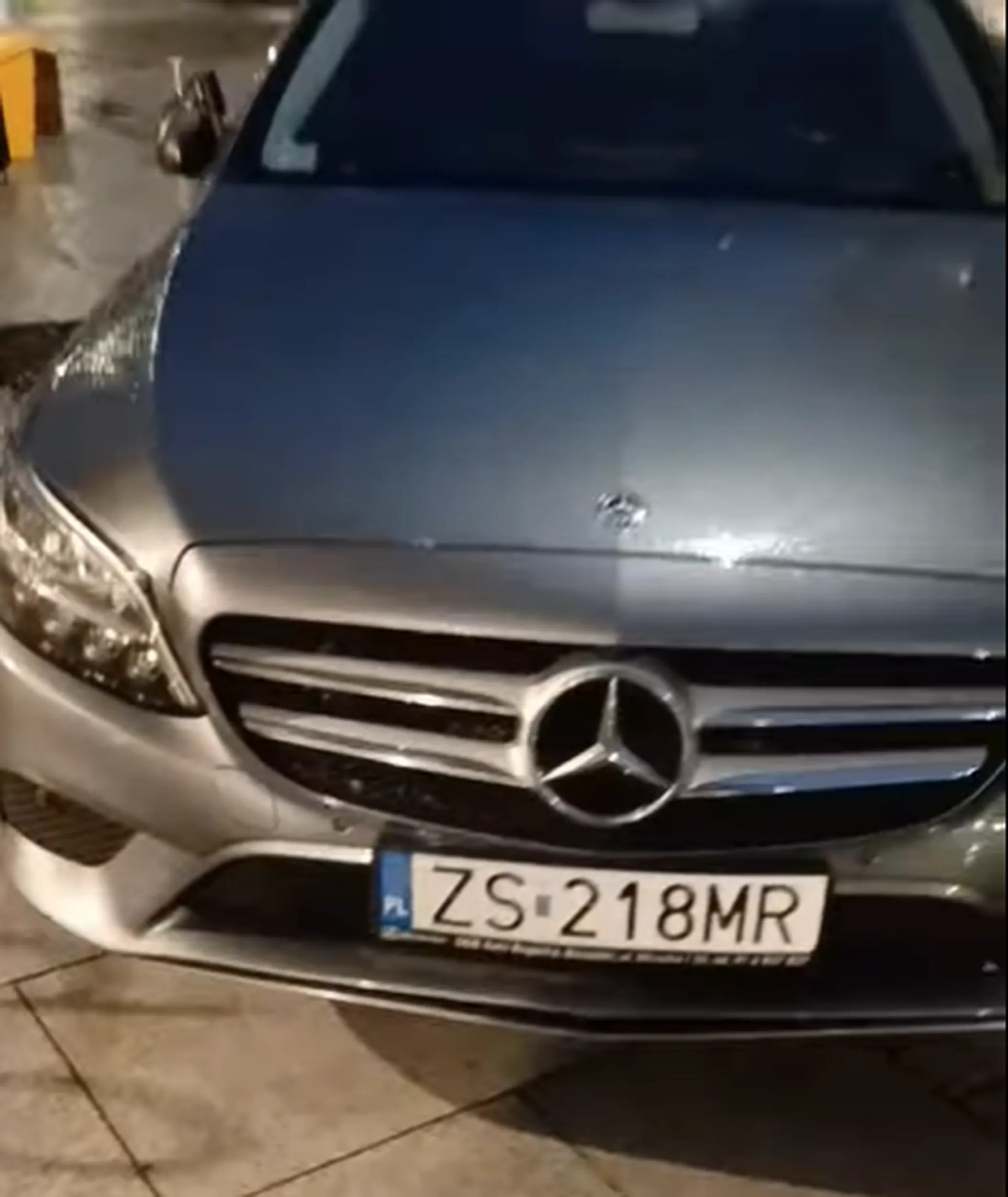 "Mistż" parkowania na świeżo wyremontowanej ulicy Wojska Polskiego w Szczecinie z nowymi nasadzeniami drzew.