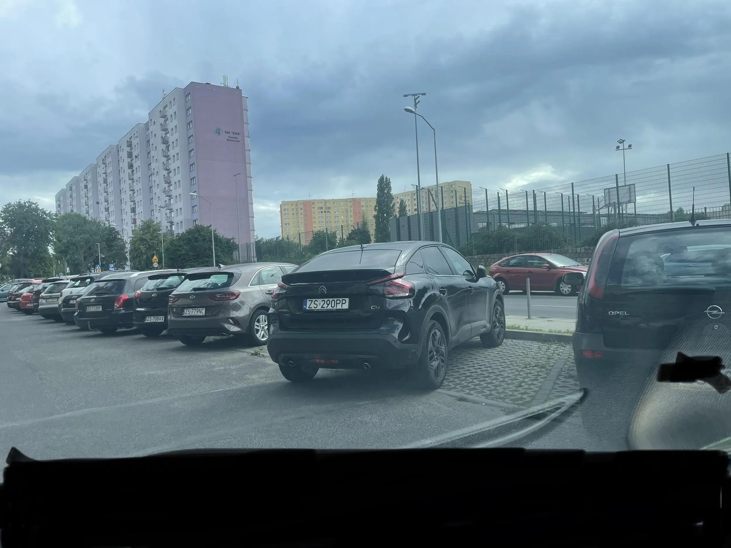 Naucz się parkować w liniach niedorozwoju