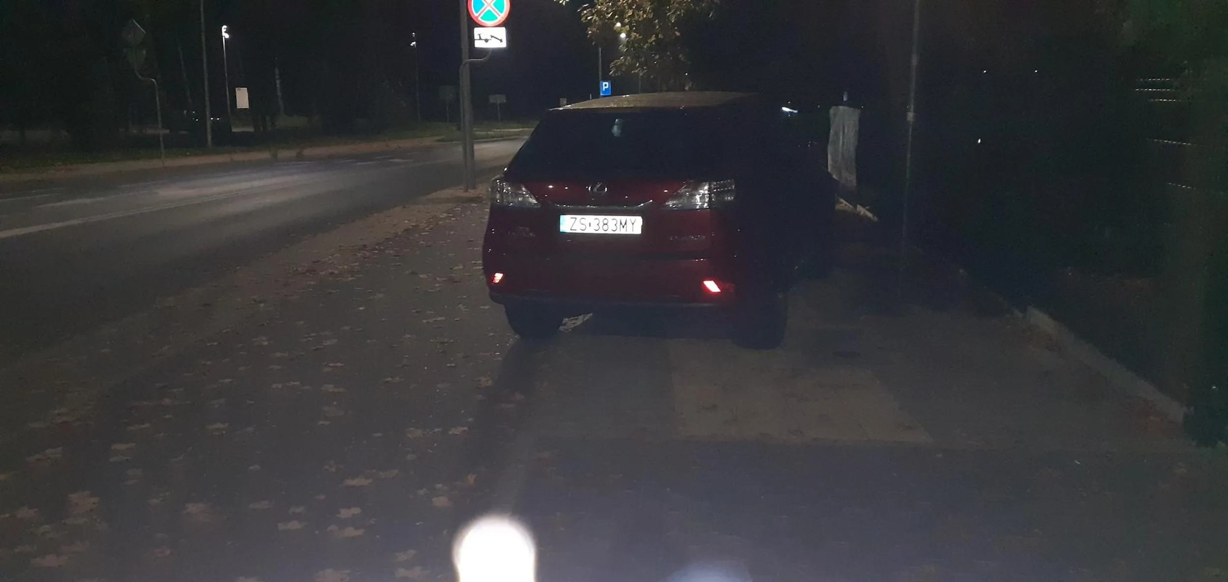 Głąbie obok jest porking.