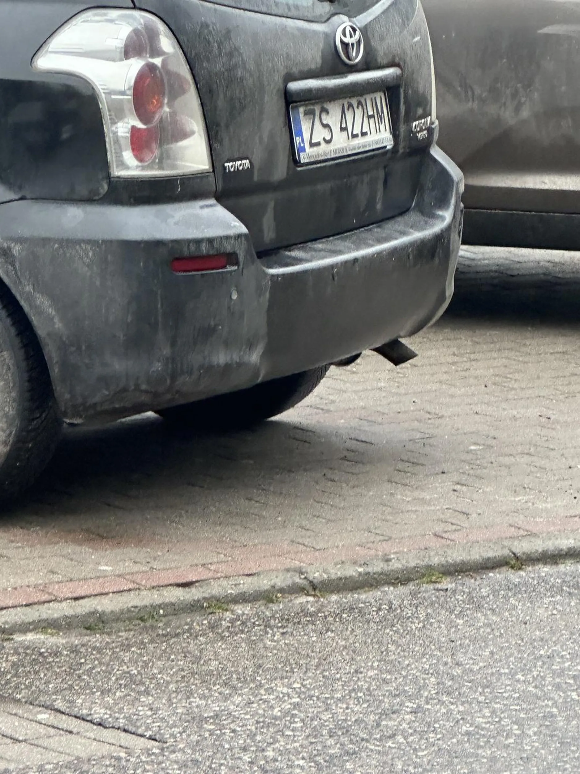 Co za buc  ze mu auto zjeżdża na srodek drogi