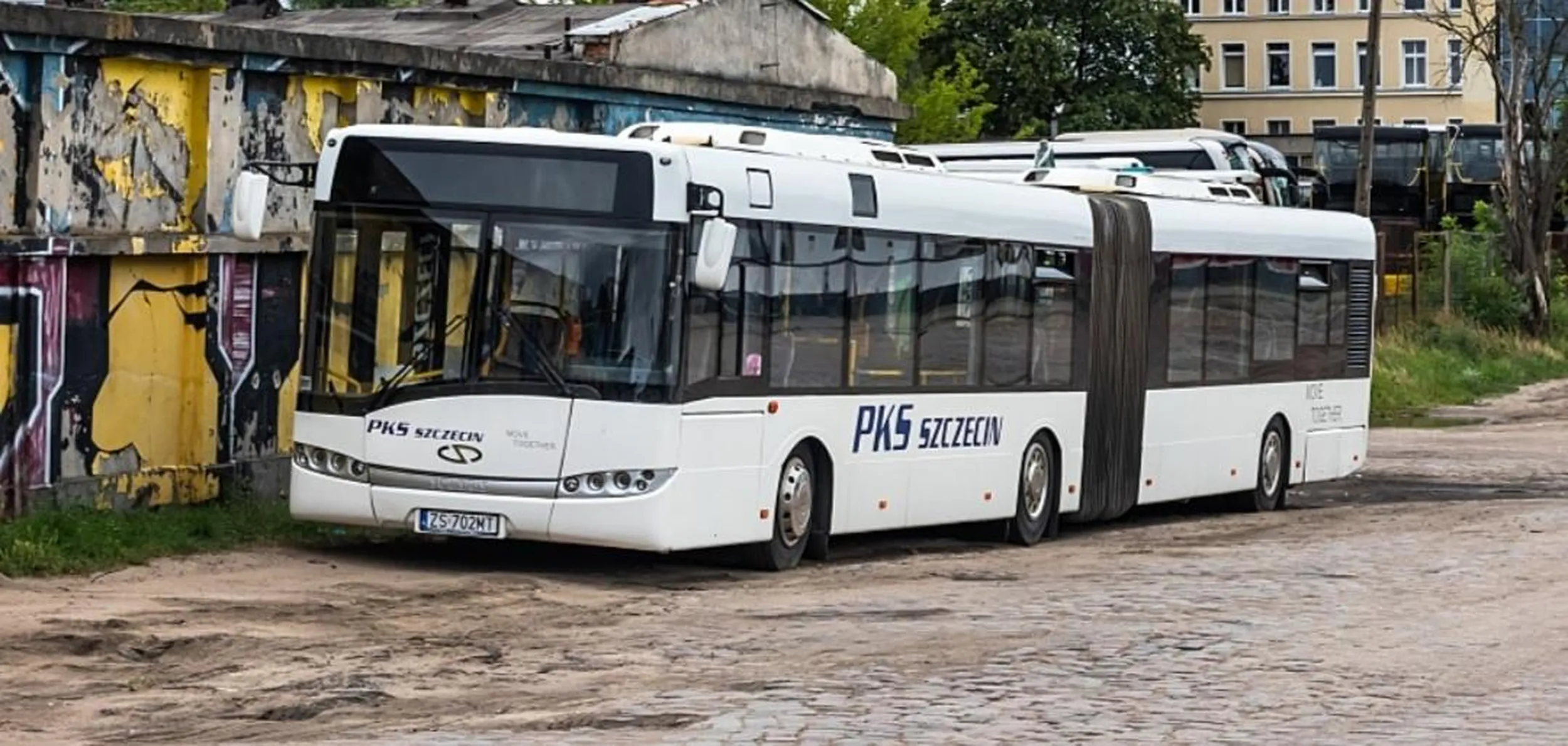 Kierowca co jeździ tym najleprzy wozem jest najlepszy. Jeździ z nim codziennie i należy mu się premia od firmy. Naprawdę takich ludzi mało spotykamy. Pozdrawiam z Wyrazami szacunku.