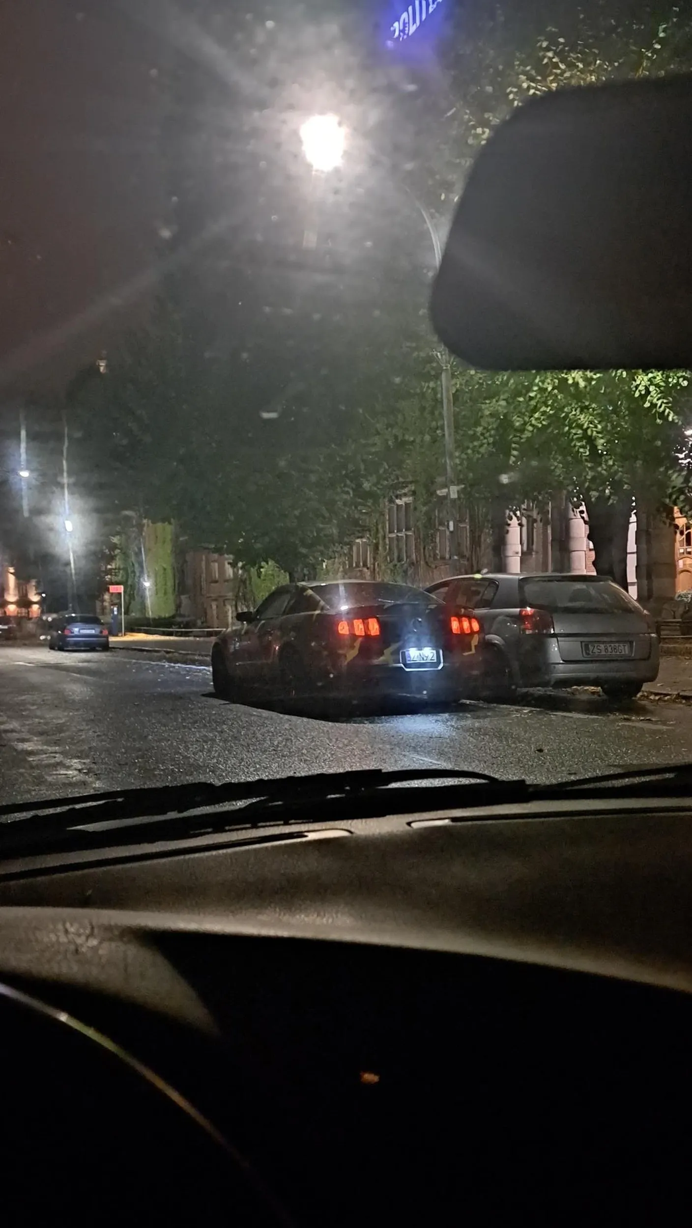 Ja wiem że możesz być homofobem ale możesz wsiąść do auta kolegi i nie utrudniać ruchu