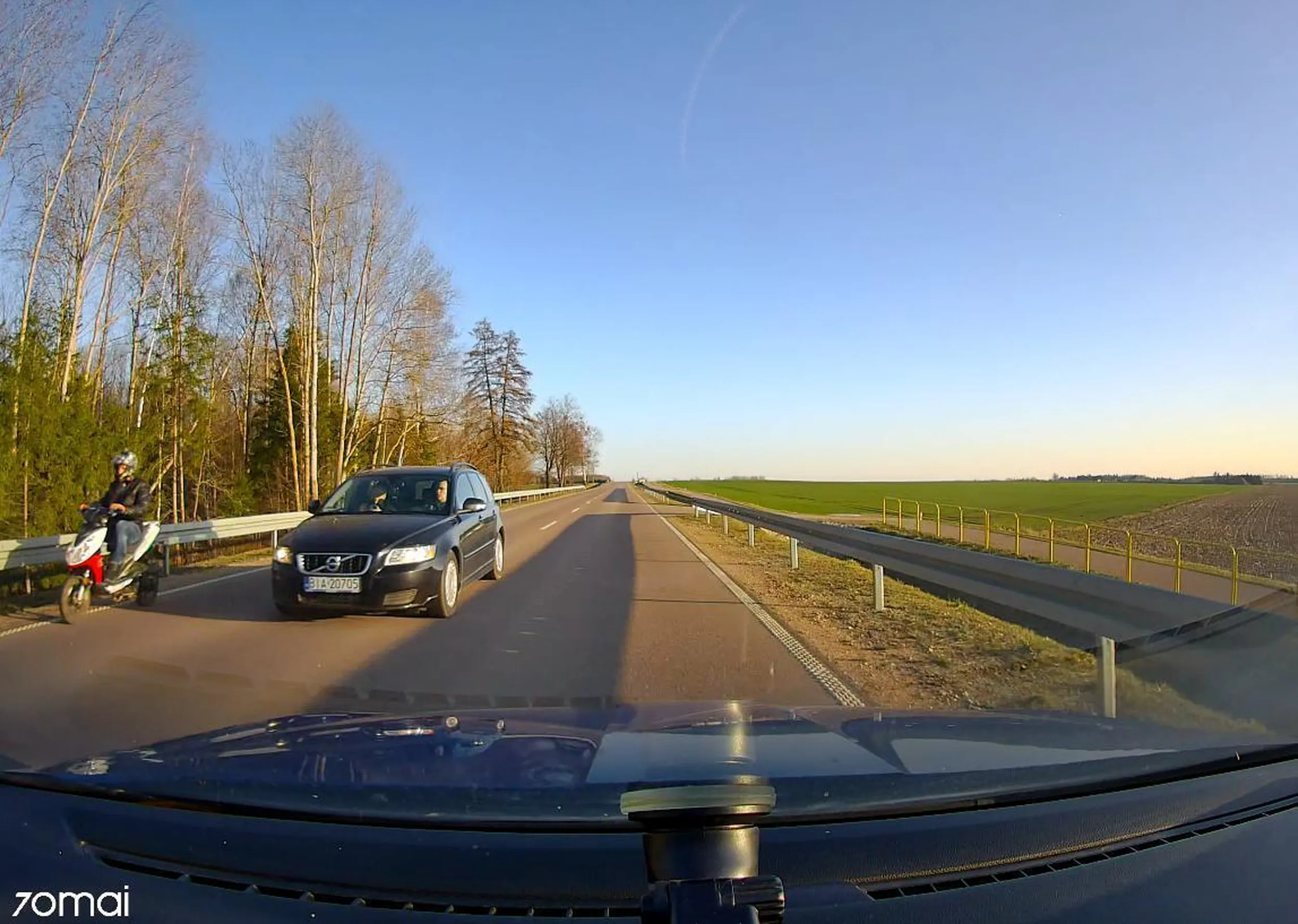 Potencjalny morderca na drodze. Tym razem skuterzysta miał farta.