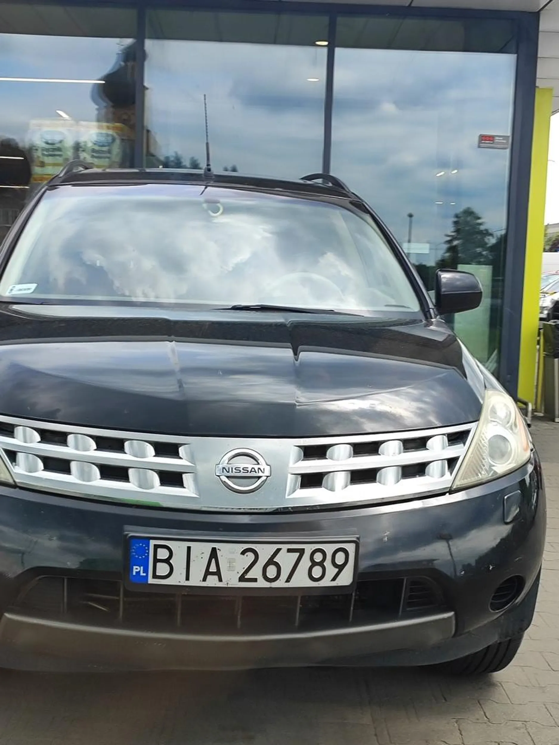 Ta typiara zamknęła psa w samochodzie i poszła na szopping. Mi z klimą było gorąco a co dopiero dla psa w kożuchu