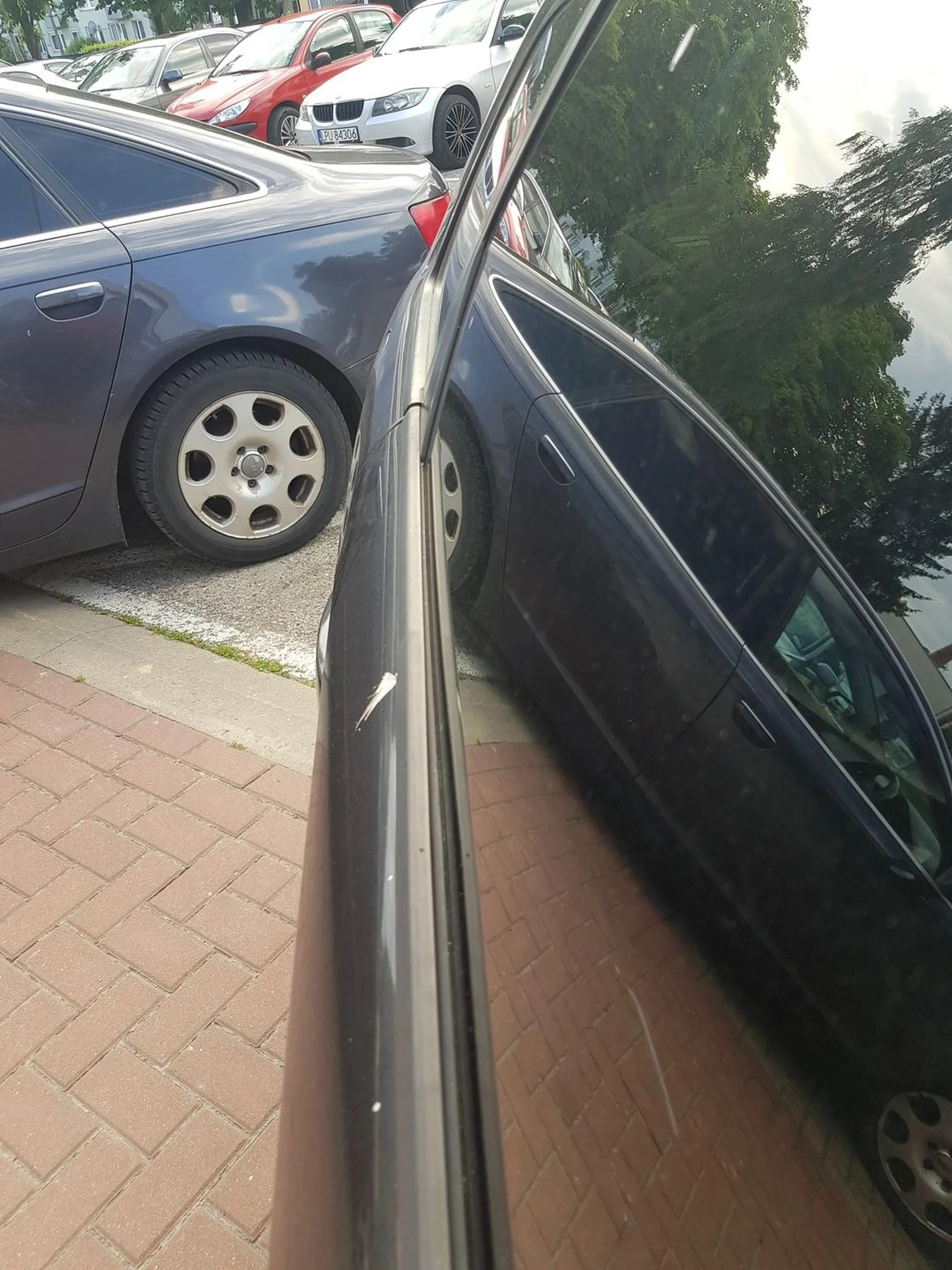 Naucz się parkować flecisto A nie zastawiasz auto normalnie zaparkowane .Znajdziesz miejsce i jak mucha do gówna lecisz , nawet nie patrzysz co i jak , ważne żeby zaparkować, nie pozdrawiam