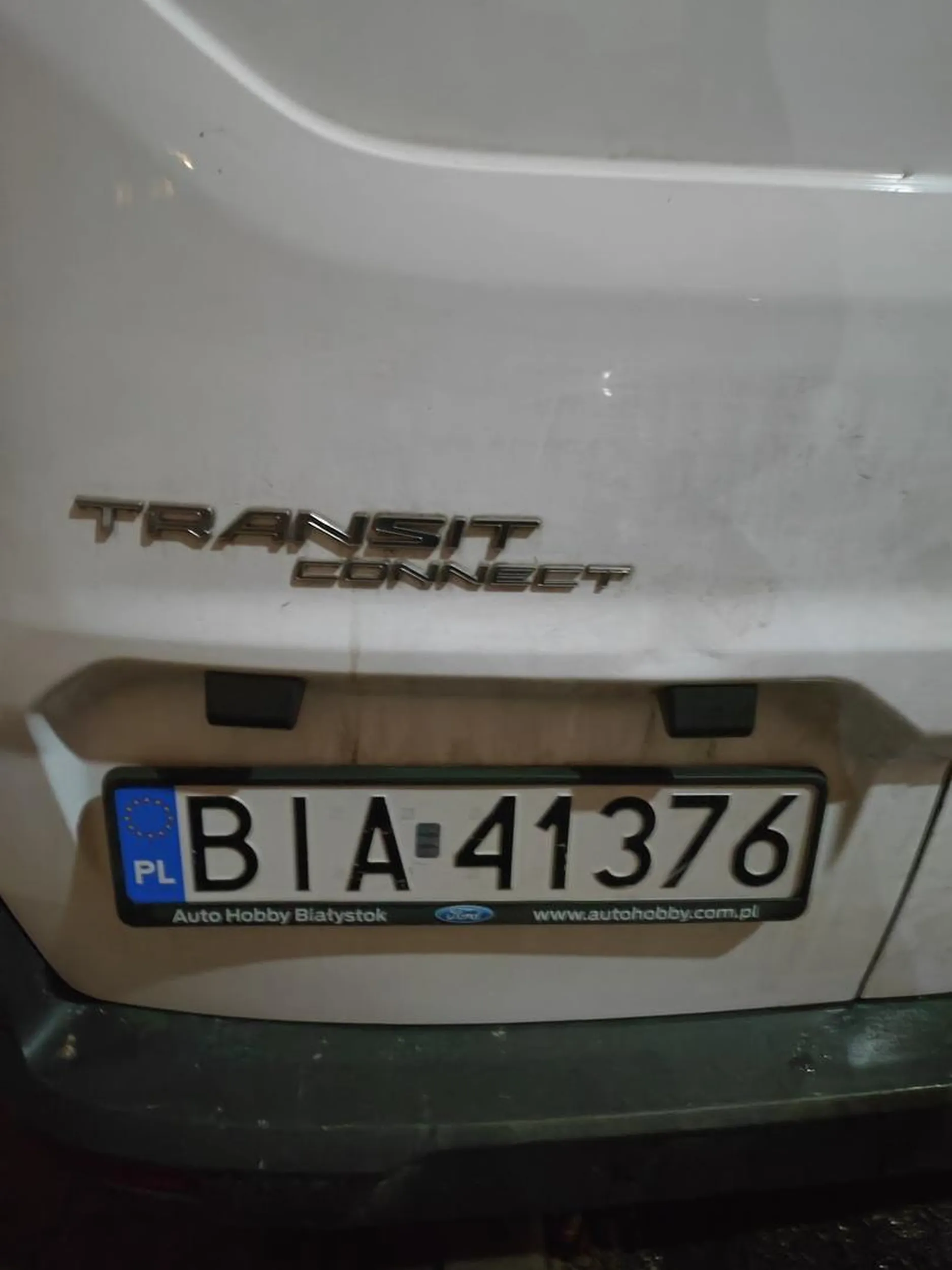 FLET PARKUJE, ZASTAWIA KOGOS NIE MA JAK WYJECHAĆ NIE ZOSTAWI NAWET NUMERU, TRANZYSTOR