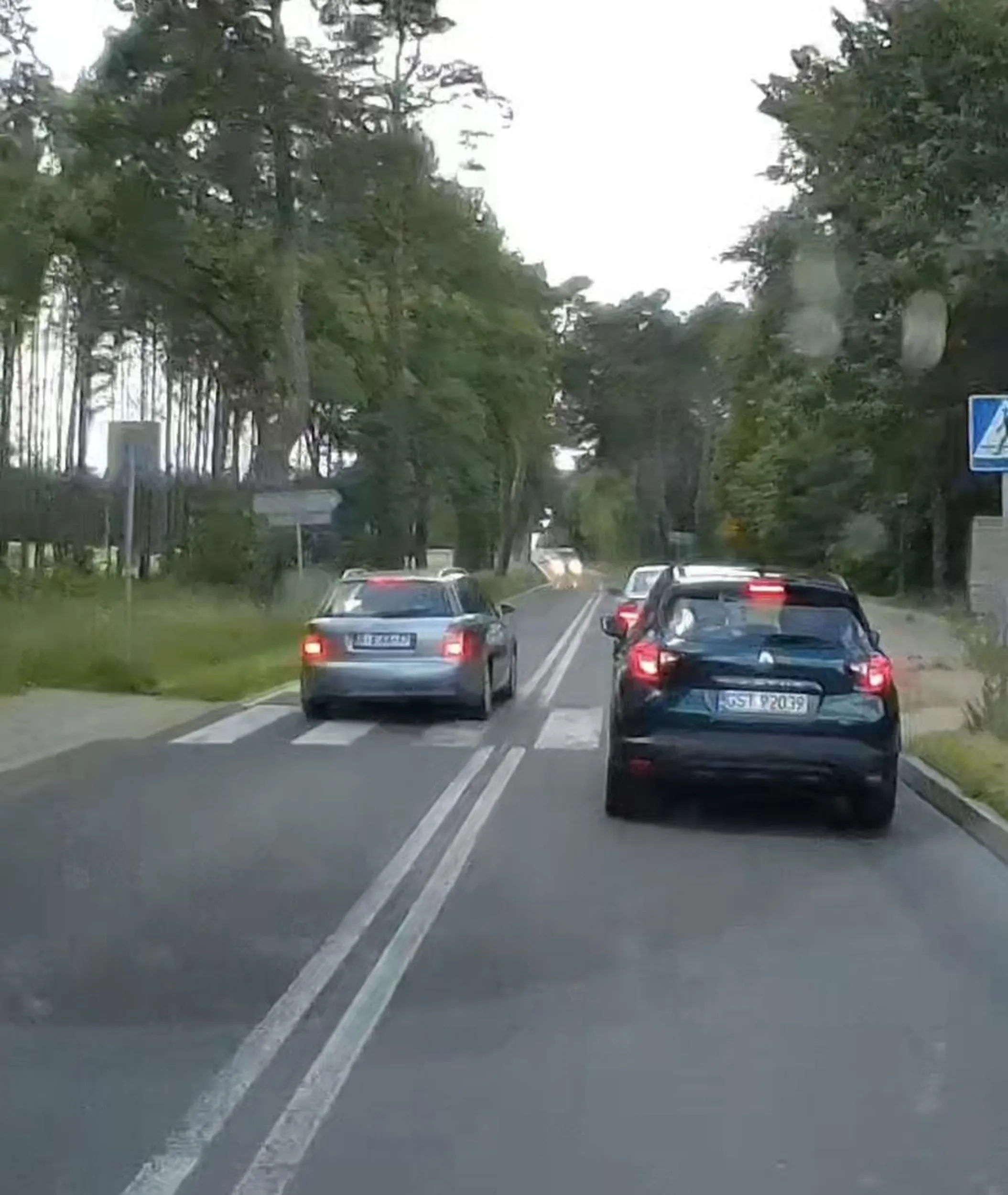 Skrzyżowanie, przejście dla pieszych, na czołówkę