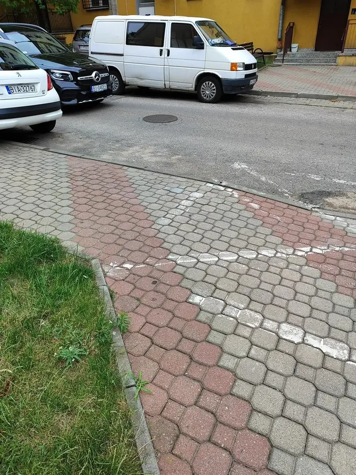 szmule z urzędu parkują na nie swoim osiedlu mieszkaniowym i zajmują miejsca dla jego mieszkańców!!!