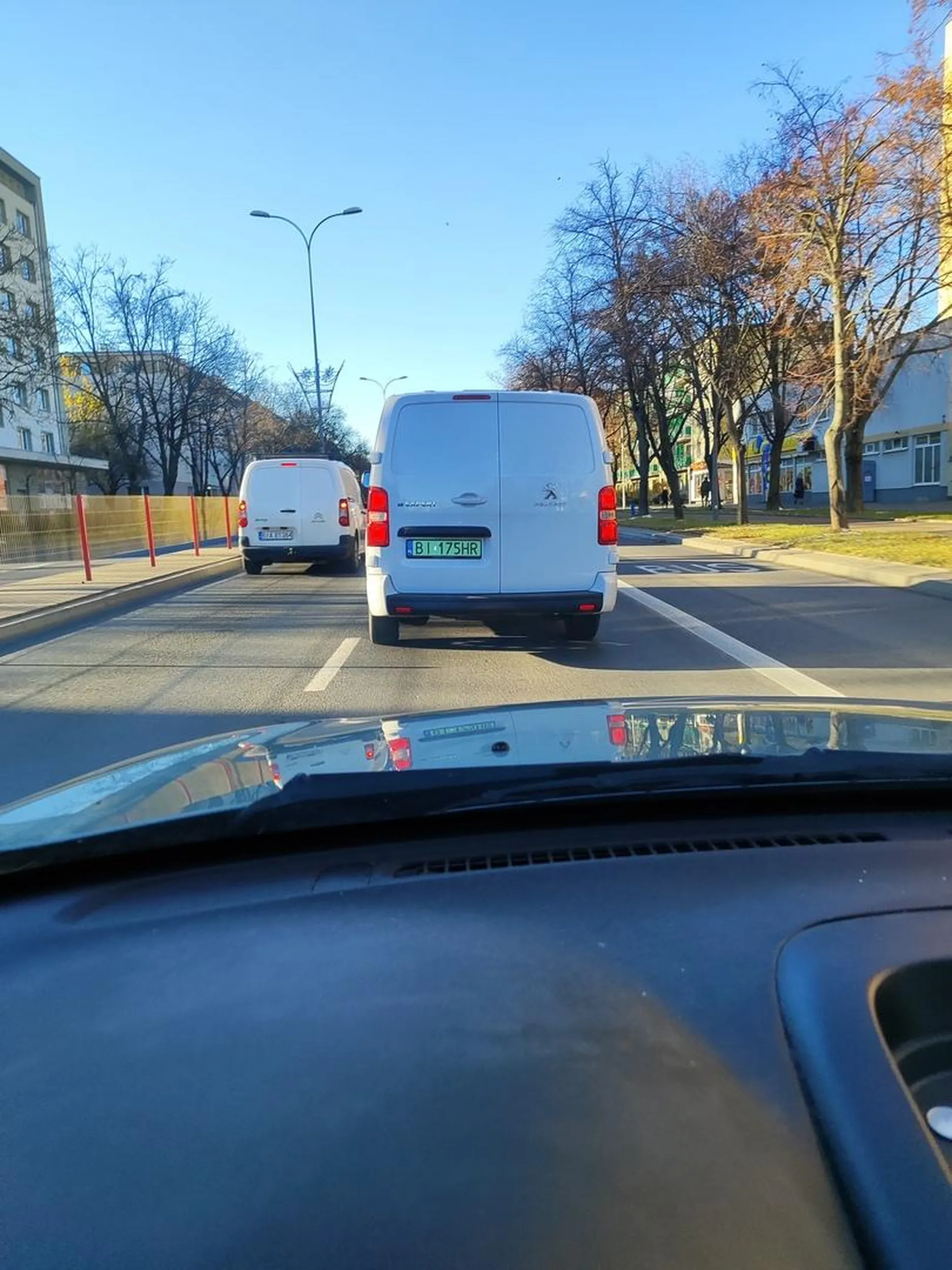 Przecinak linii ciągłej