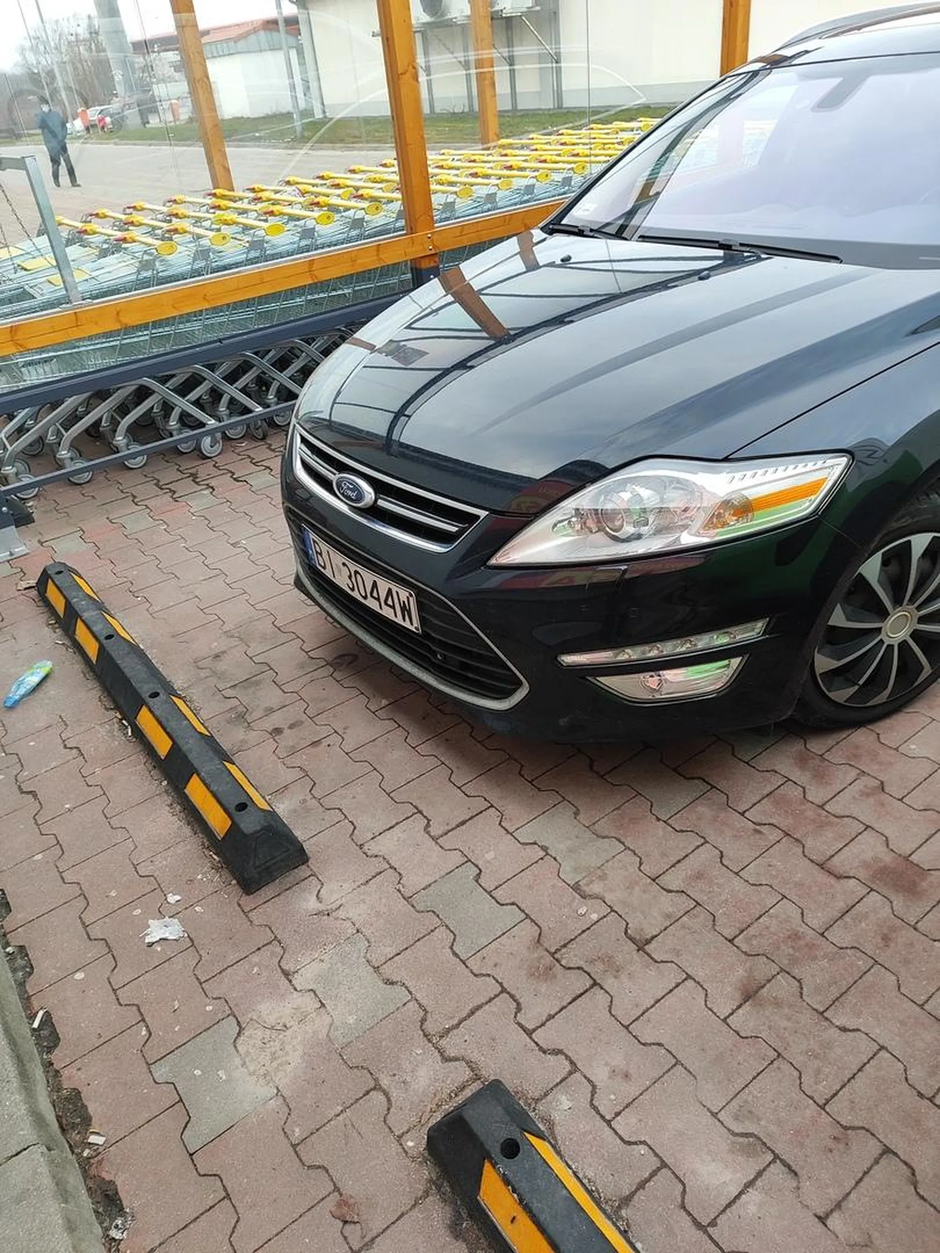 Ciężko zaparkować jak tyle miejsca wolnego