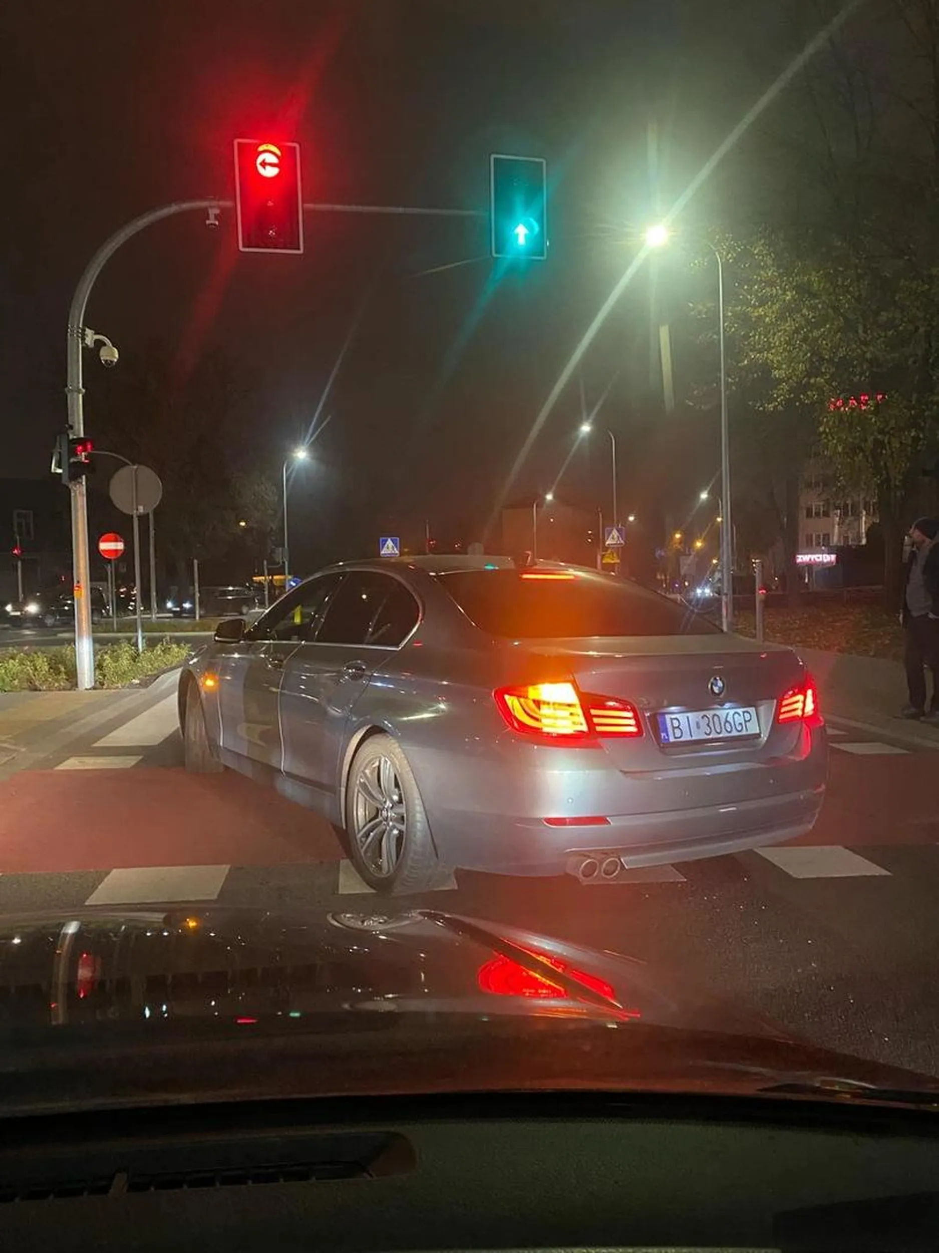 No marka zobowiązuje przeciez BMW nie będzie stało w korku na światłach jak wszyscy