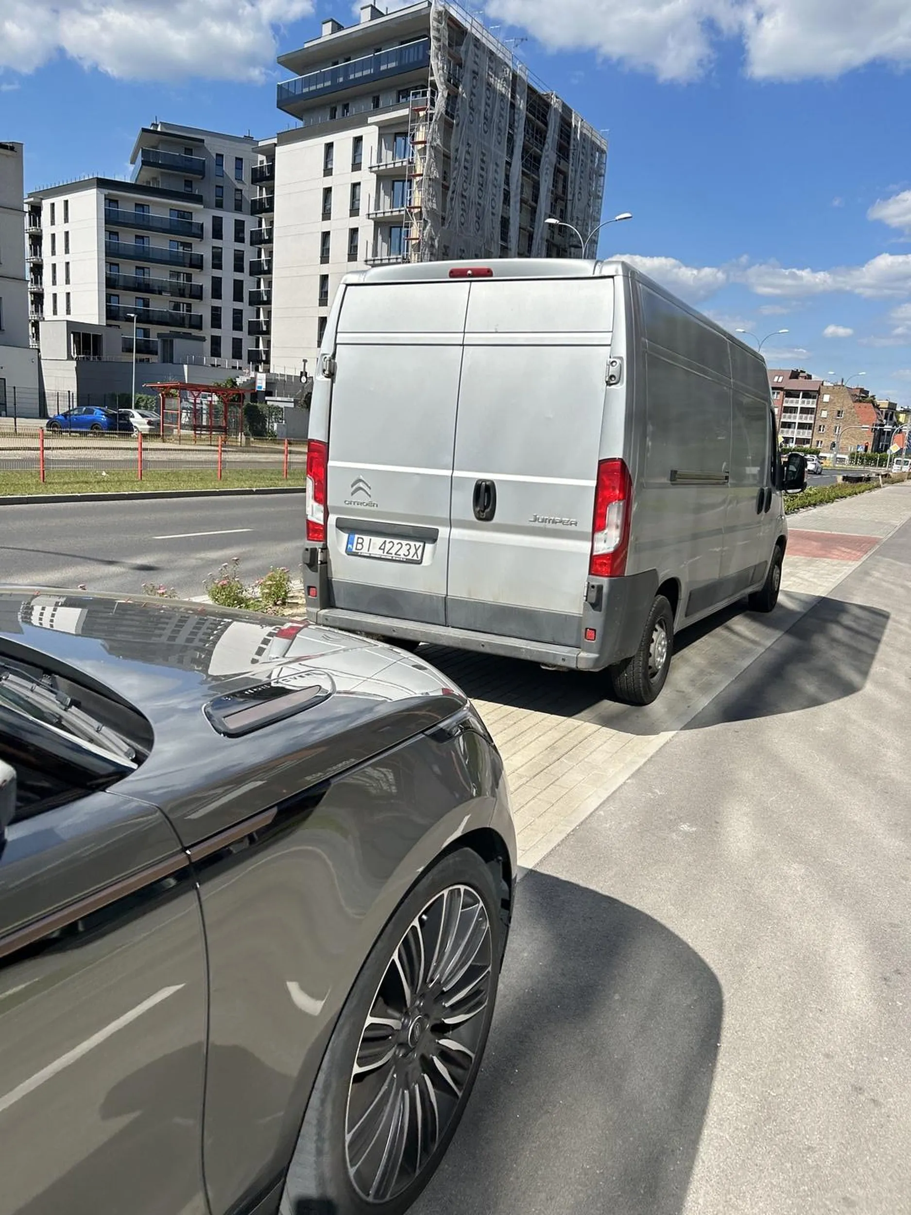 To chodnik czy parking