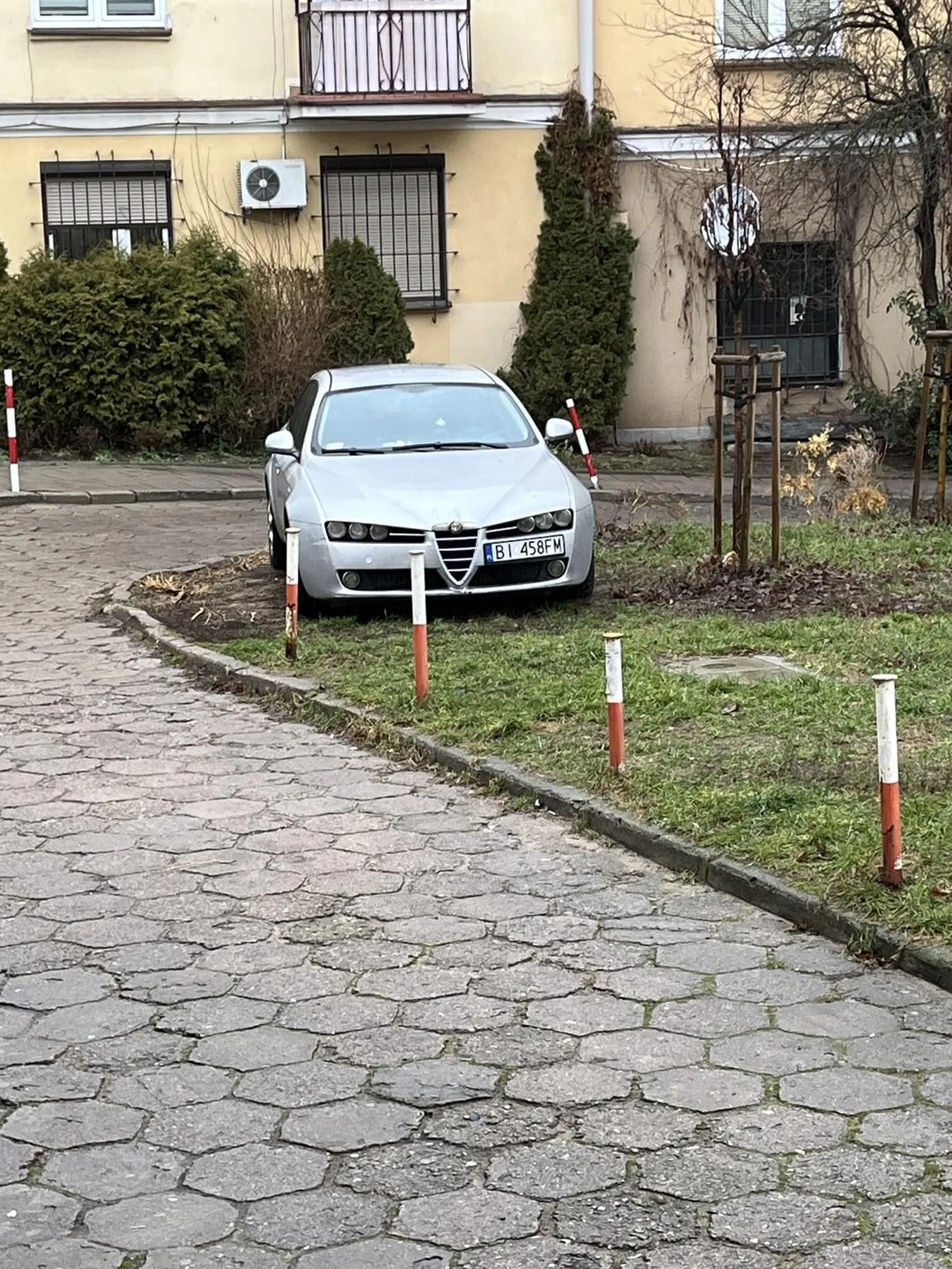 Perfekcyjnie zaparkowane auto