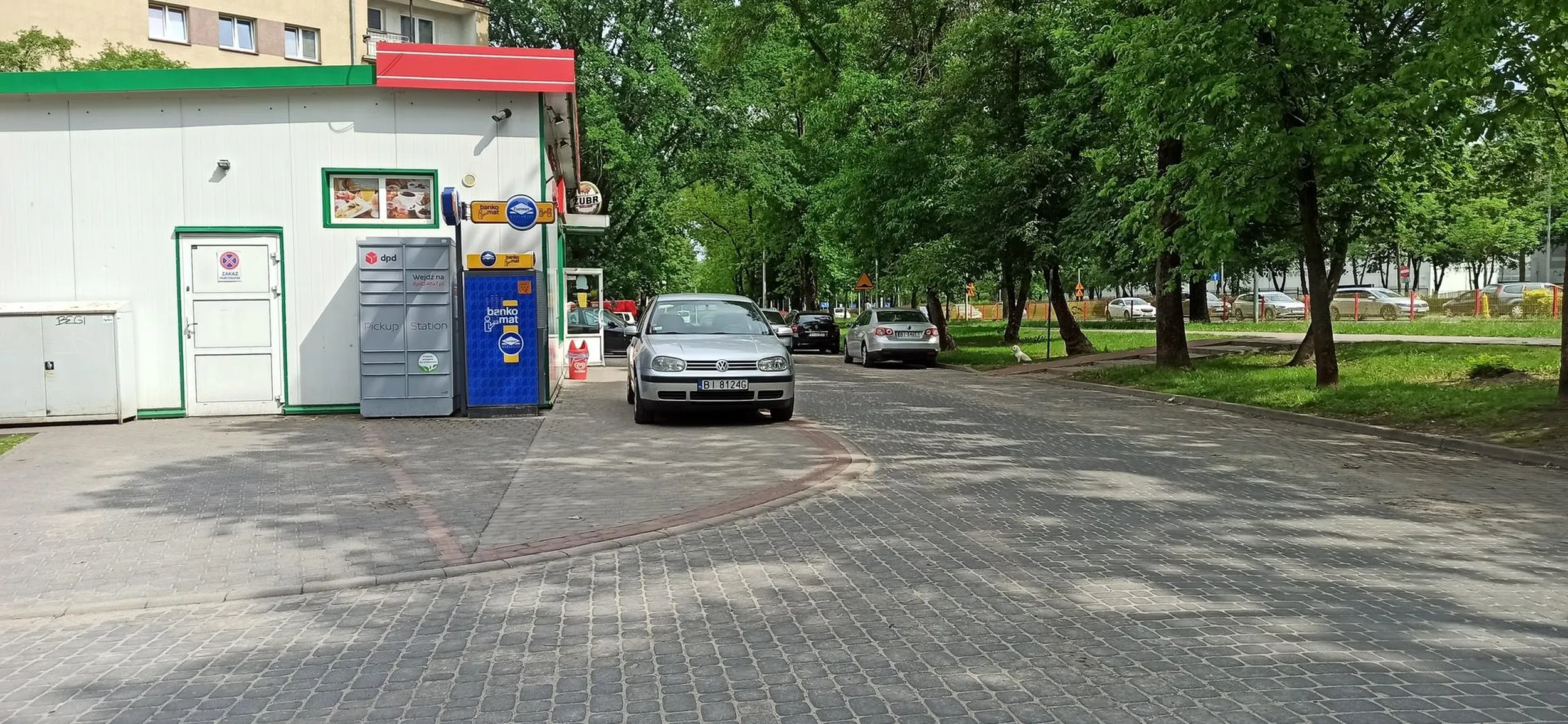 Tak nie myślę o innych bo jestem samolubem Tak parkuje na chodniku mimo że są wolne miejsca