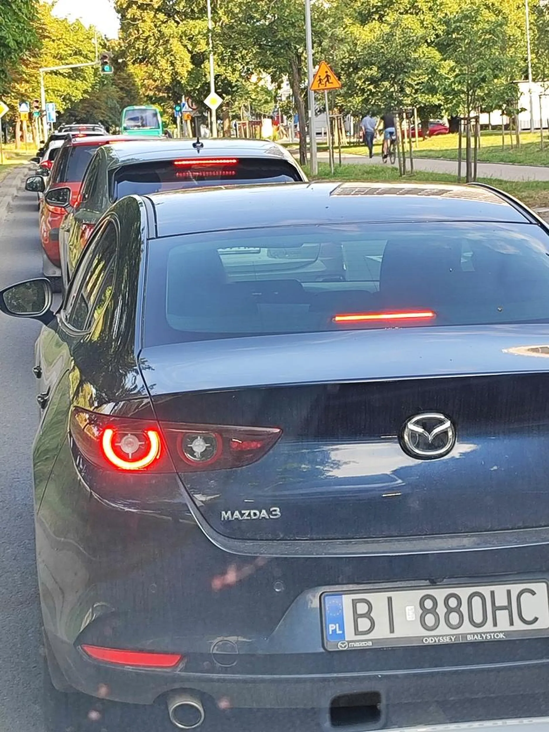 Nic mnie tak rano nie wkurzy jak taka Paniusia, wyżej sra niż dupę ma, zero kultury, zamiast zacząć grę wstępną ona od razu przechodzi do lizania odbytu, jedyny plus to że było za darmo a tak to doznania średnie ledwie wiedziała co robi tyle samo co za kółkiem, a prawo jazdy to z chipsów