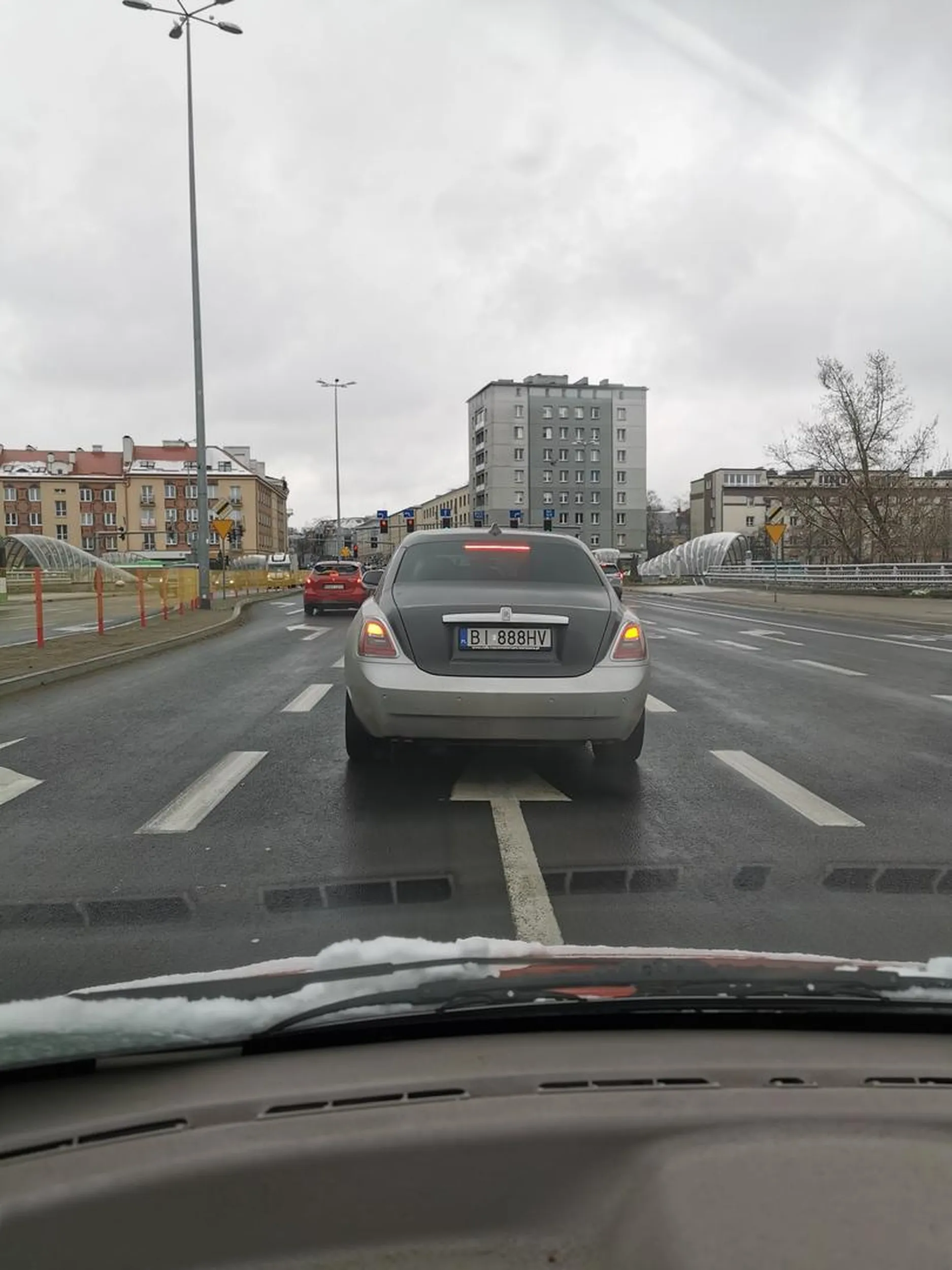 Jeździ bus pasami. Sra na innych. Chyba pan innego z innego yuniwersum