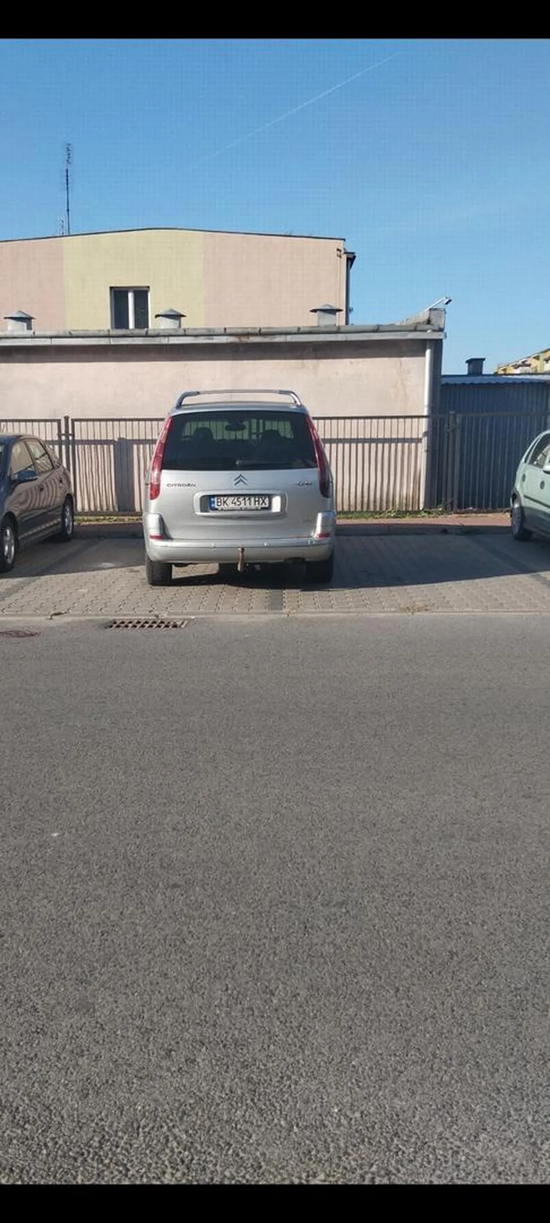 Mistrz parkowania, następnym razem karniaka nakleje