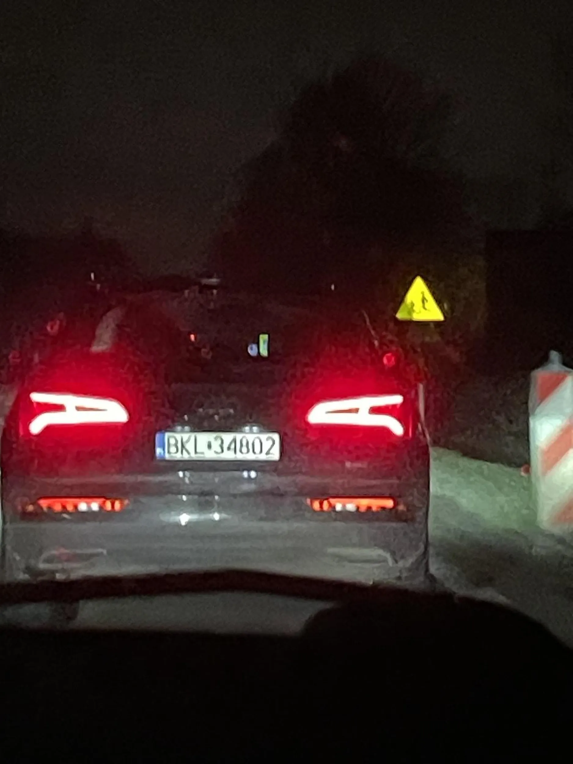 Super kierowco, jak ktoś cię wyprzedza to nie dodajesz gazu? chociaż bkl rządzi się swoimi prawami, ustawa prawo o ruchu drogowym art. 24 ust. 6