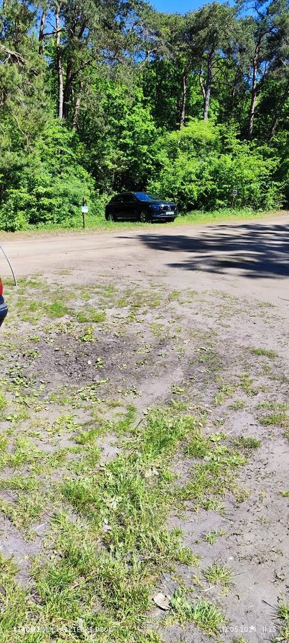 Ogólnie to brak poszanowania dla strażaków i innych ludzi. Wulgarne zachowanie mimo miłego zwracania uwagi za zaparkowanie w niewłaściwym miejscu. Jego tłumaczenie polegało na tym: „ja tu tylko na chwile, mam prawo tu parkować nie widze żadnej tabliczki zakazującej wjazdu” (parking był wyznaczony obok)