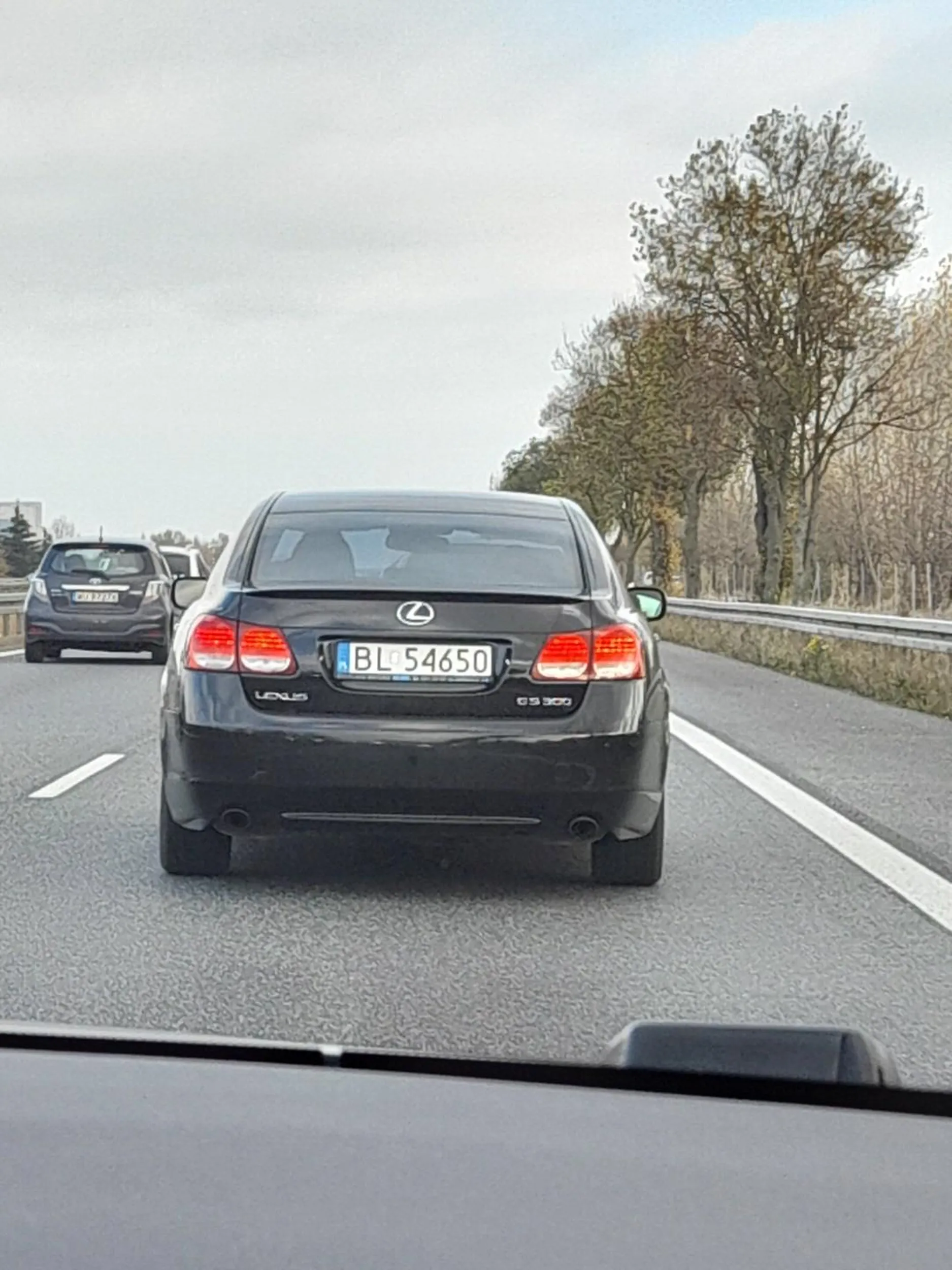 Pani, nie potrafi jeździć na suwak Podjeżdża pod sam zderzak