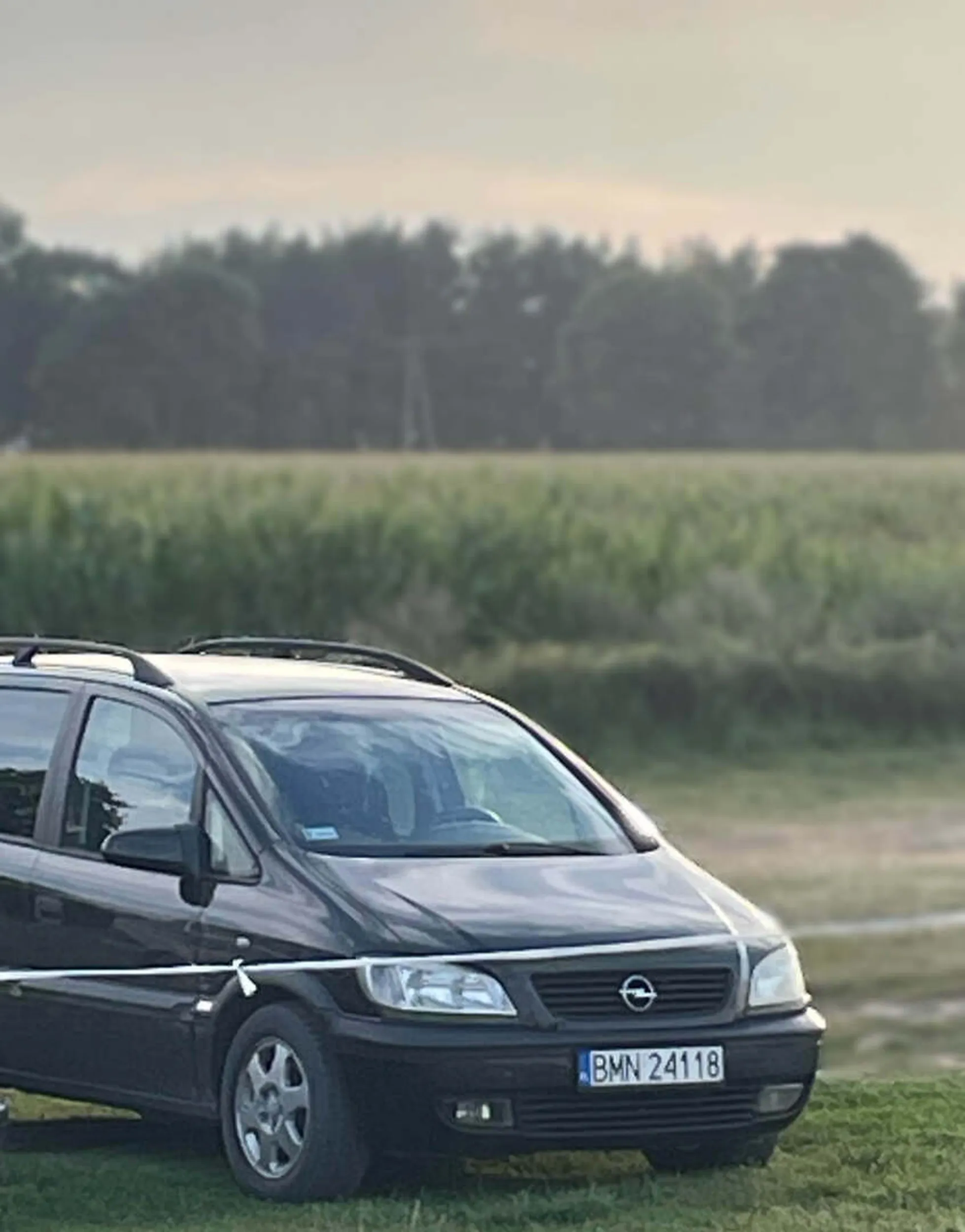 dzisiaj okolo godziny 19:12 kierujacy pojazdem kulminacyjnie wpierdolil sie do jeziora w dojlidach potracajac przy tym starsza kobiete