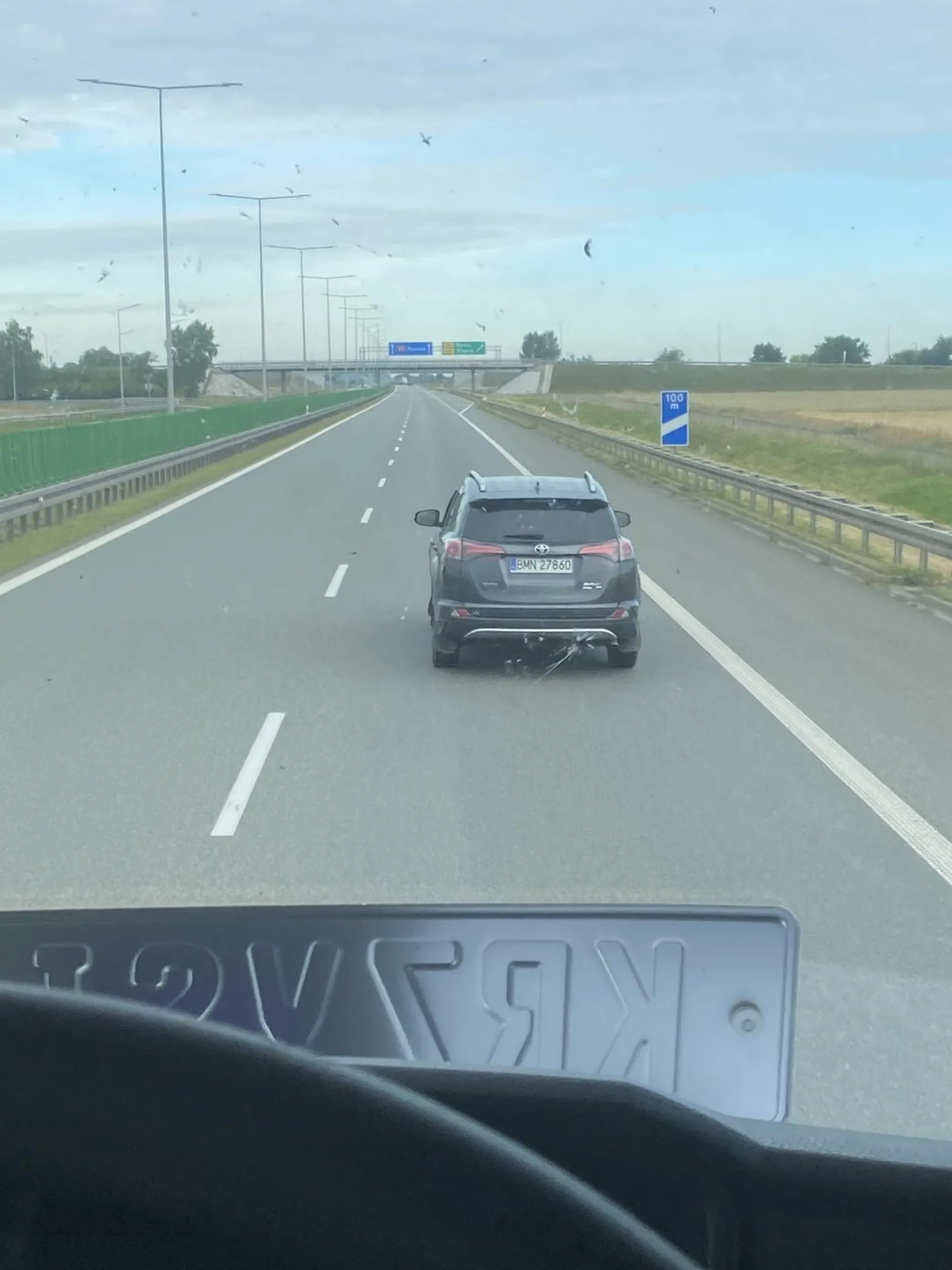 Kutas denty siedzi na ogonie i mruga światłami bo jemu się spieszy, później zajeżdża drogę i próbuje wyhamować auto zastanów się chłopie czy tobie się spieszy czy nie. Jechałem ciężarówką.