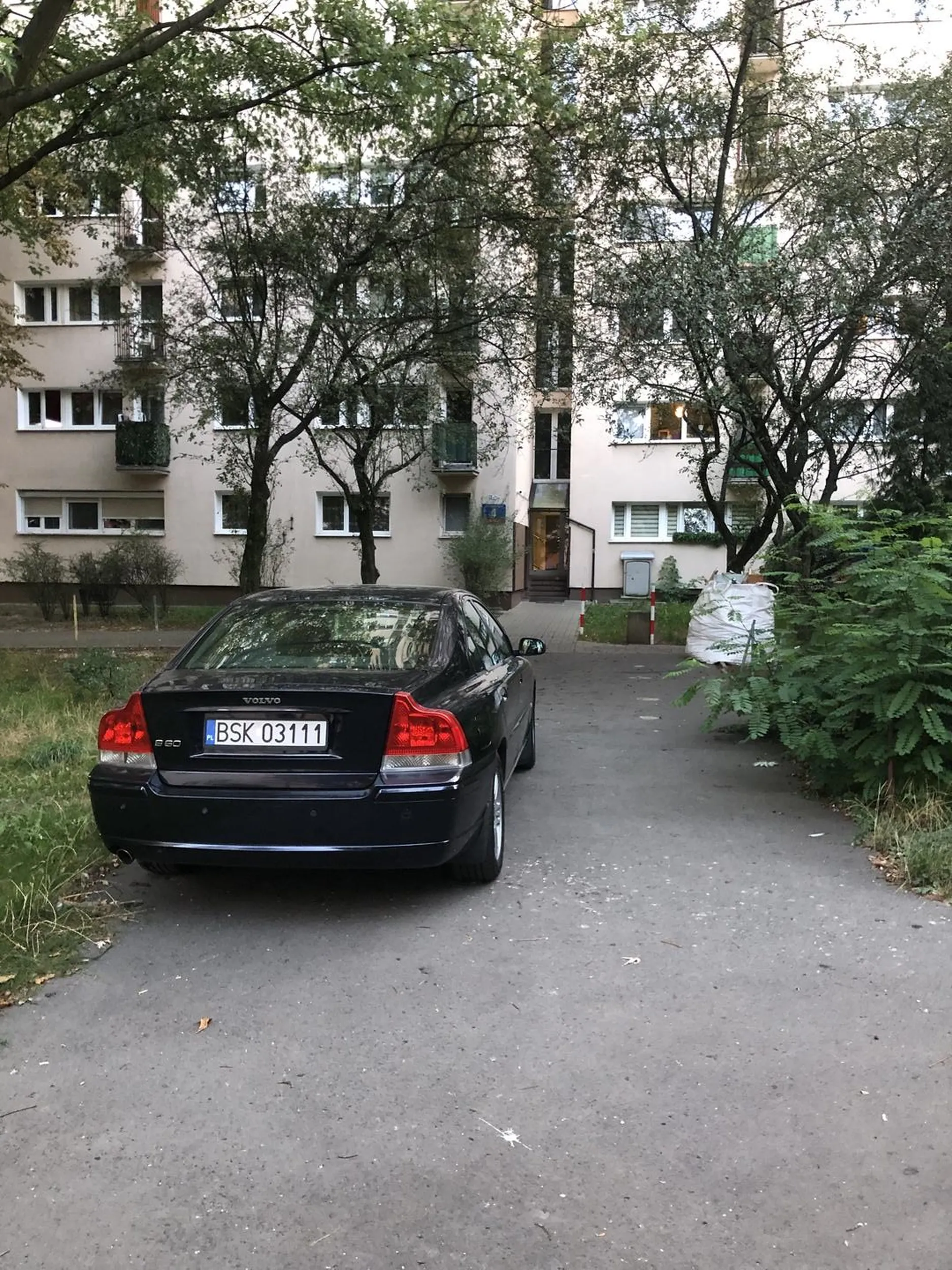 Zamiast płacić za parkowanie lepiej zastawić drogę pożarową, gratuluje