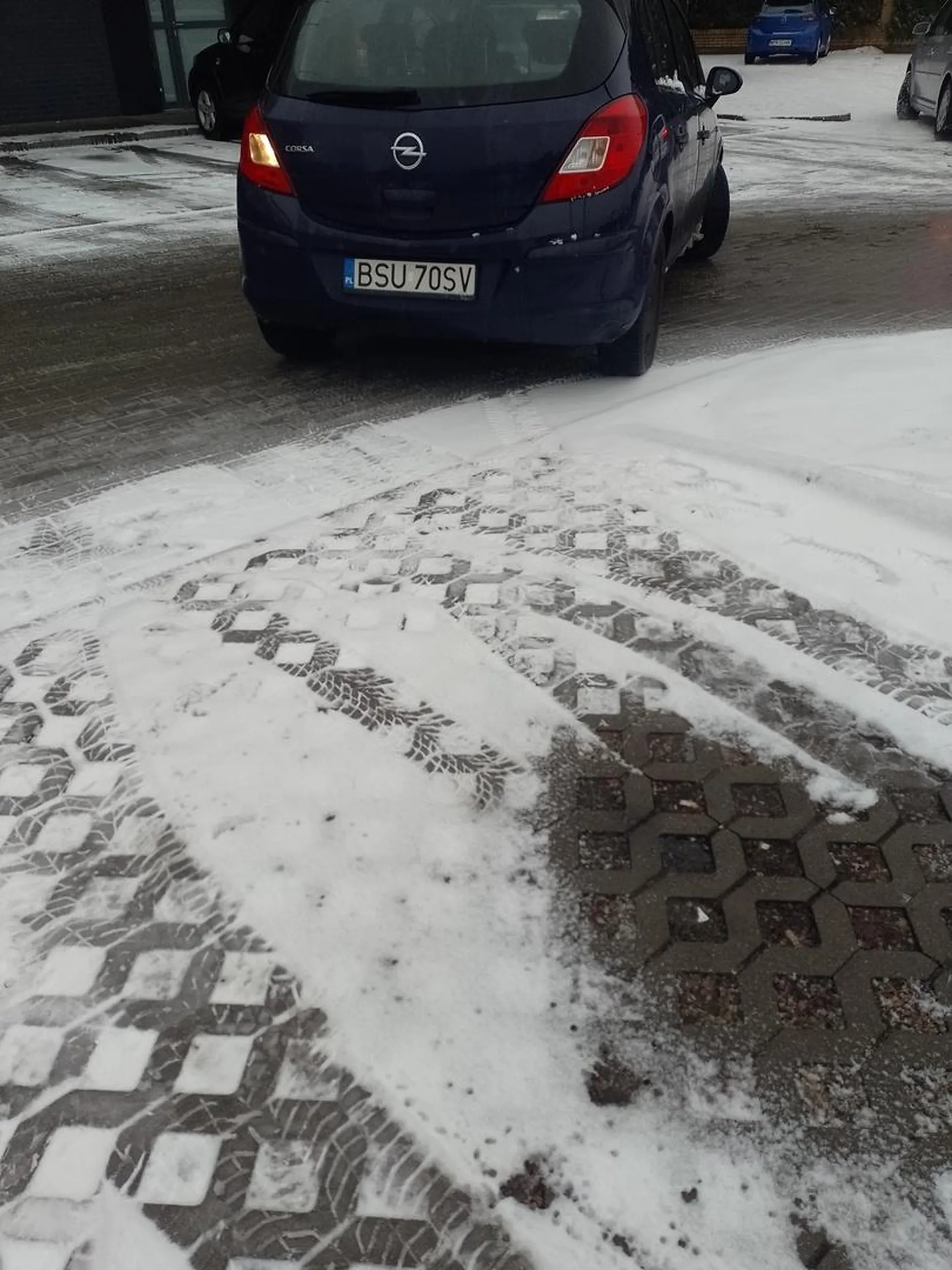 Uważajcie na niego on jest jakiś niedorozwinięty