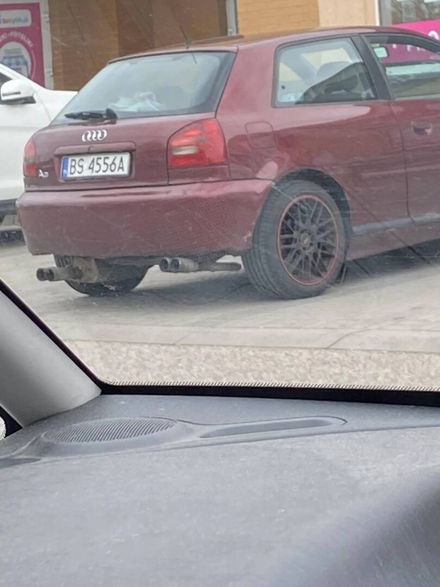 zajebisty samochód :)