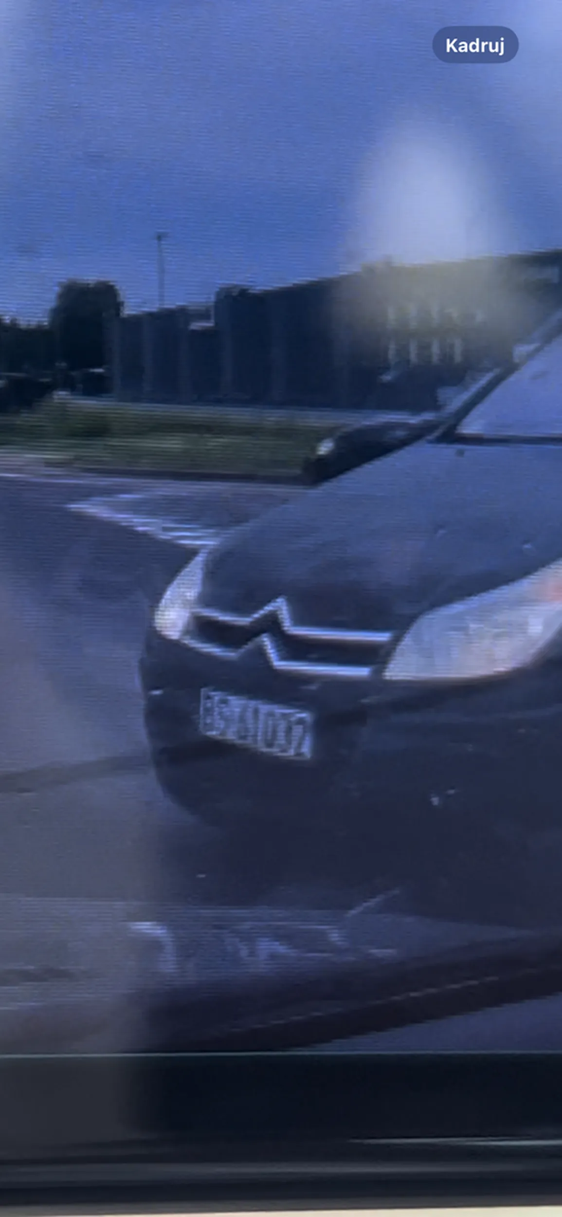 Następnym razem rozglądaj się zanim wyjedziesz komuś przed maskę