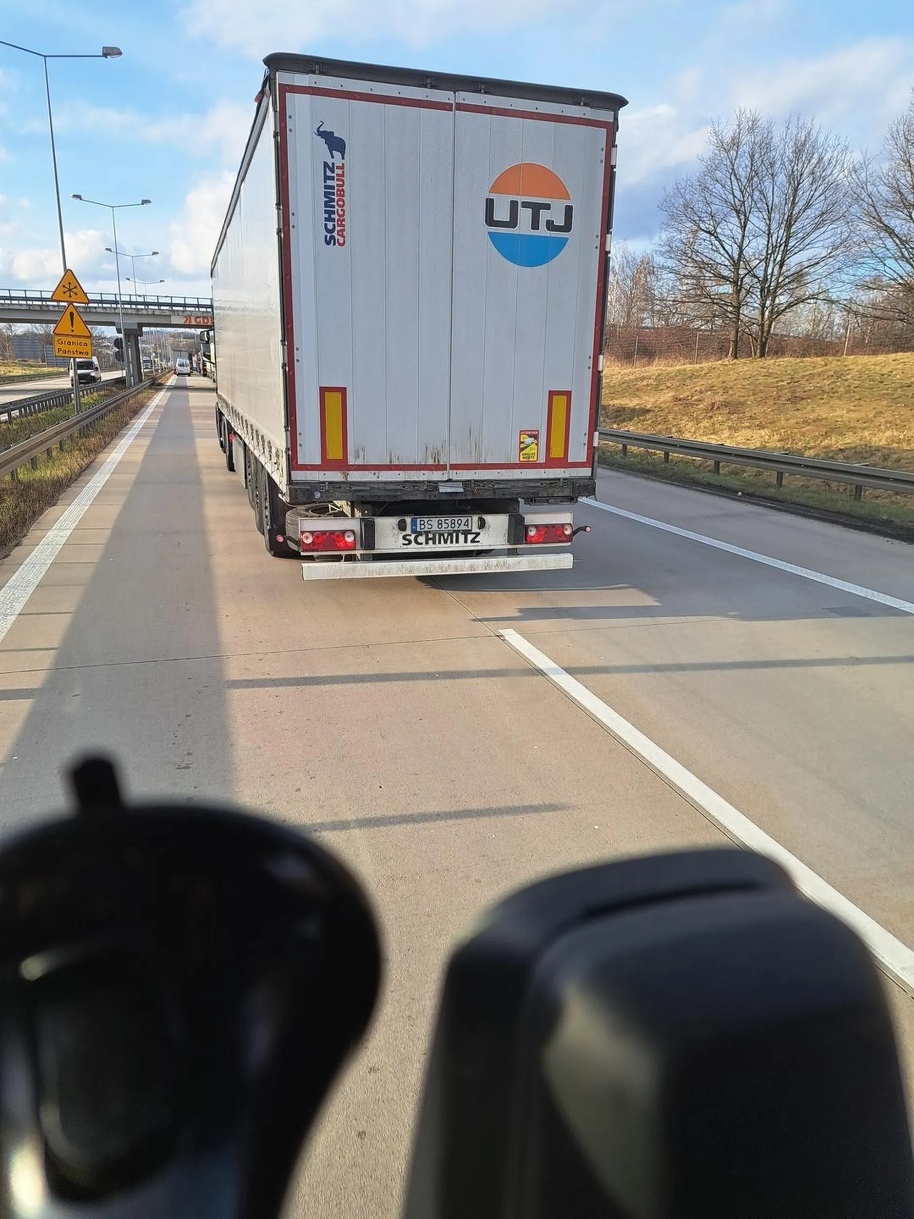 Jeden pas jest za wąski