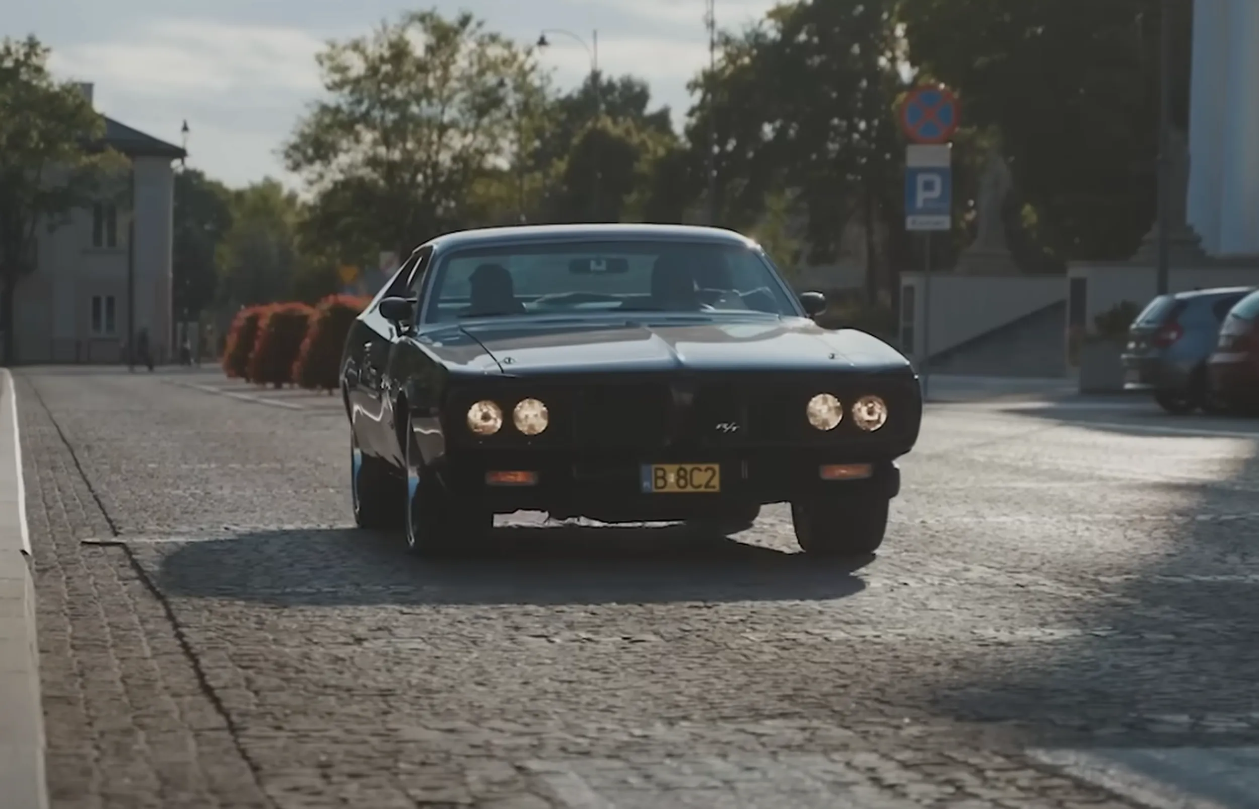 Polecam wielkie chłopy w aucie, gonią chudych