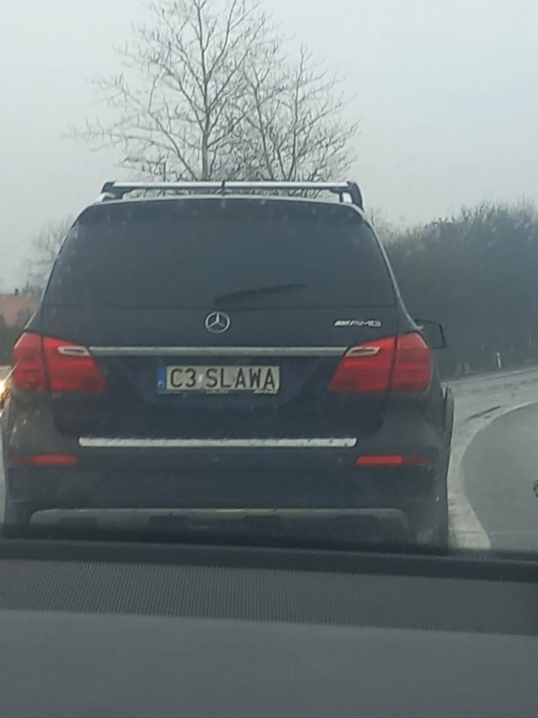 Wlecze się 40 km/h na drodze krajowej rozumiem że można jeździć zgodnie z przepisami ale bez przesady