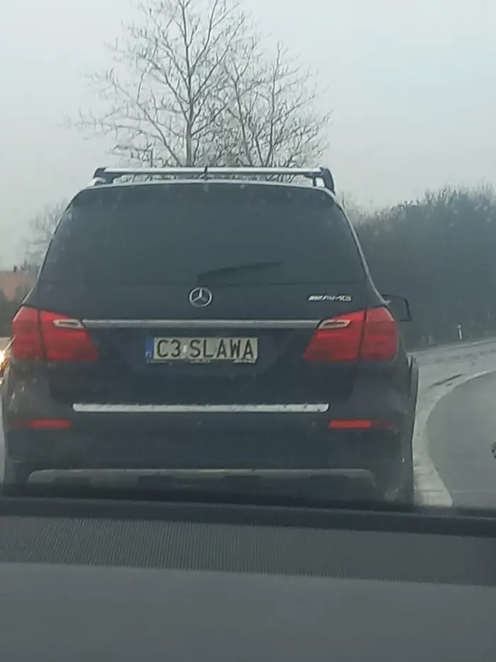 Wlecze się 40 km/h na drodze krajowej rozumiem że można jeździć zgodnie z przepisami ale bez przesady