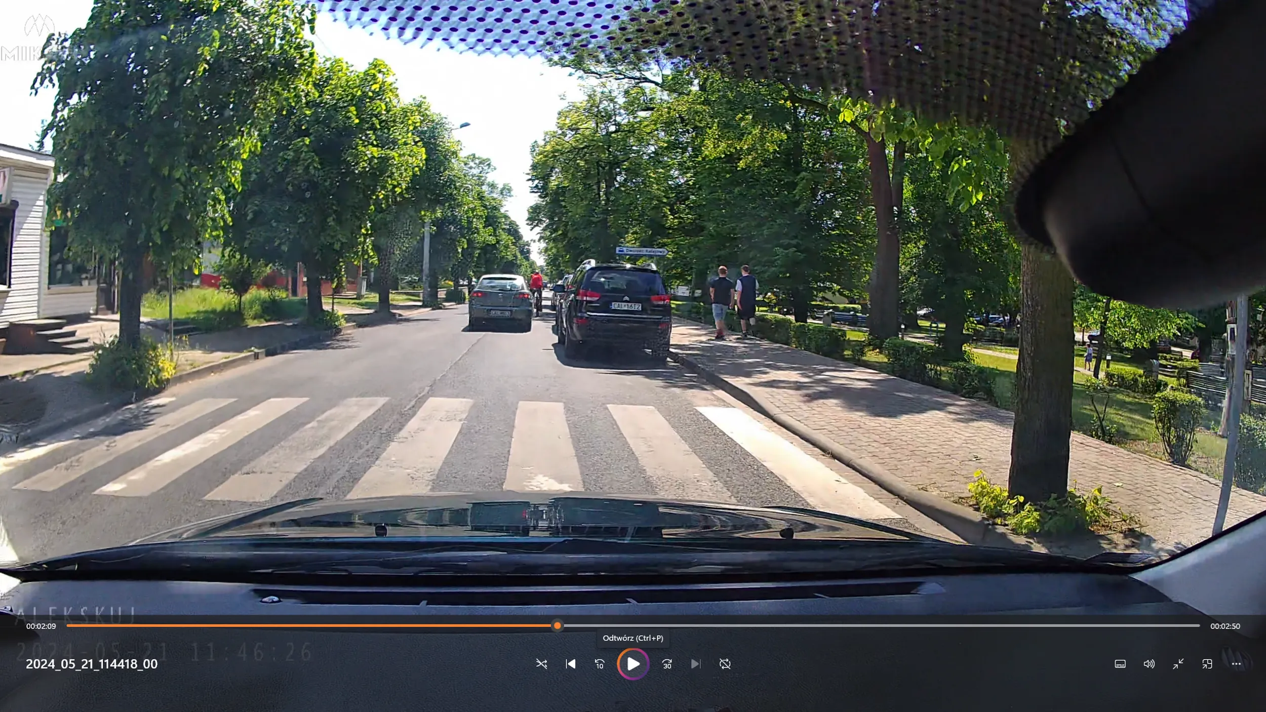 Gdzie tam, parkuje przy przejściu