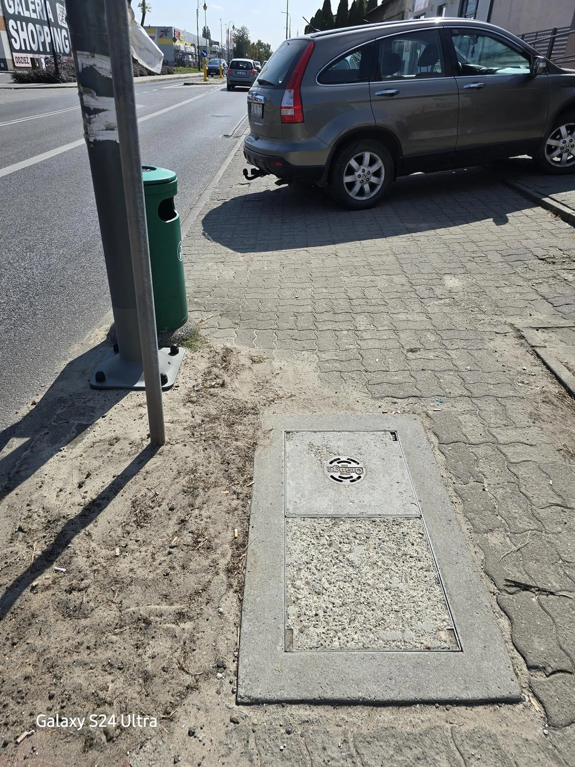 Naucz się parkować okularniku bo nie ma jak przejść, następnym razem poczekam na ciebie i wbije ci te okulary w oczy