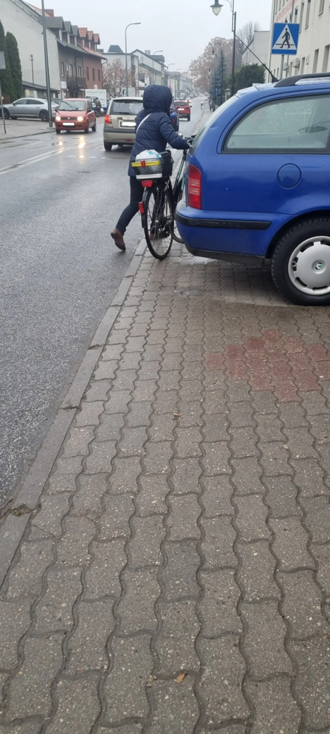 Blokada chodnika przy przychodni :)