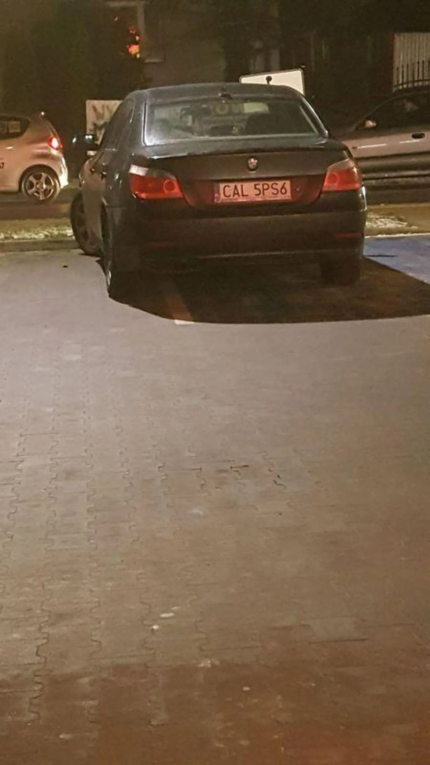 Gdzie tam,, Dino słowackiego, na prośbę przeparkowania auta, mimo że nie posiada karty uprawniającej, patrol policji zają się sprawą :)
