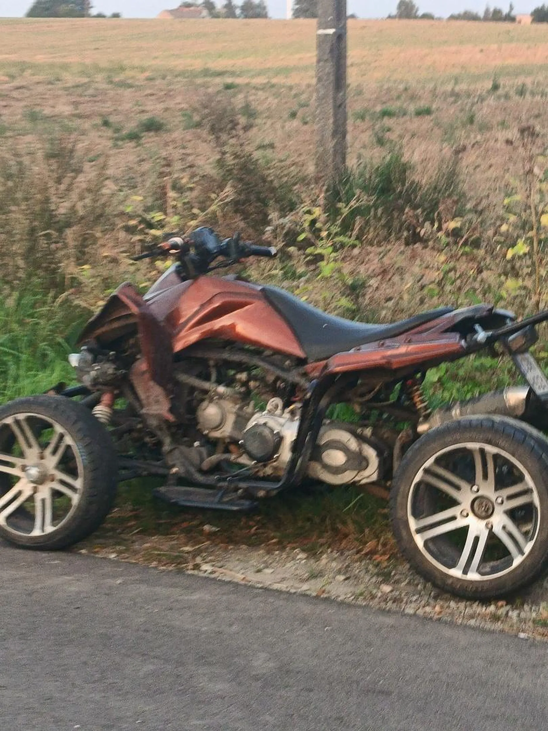 Pan jeździ bez prawa jazdy koło domu kurkocin 60 uważajcie szaleniec