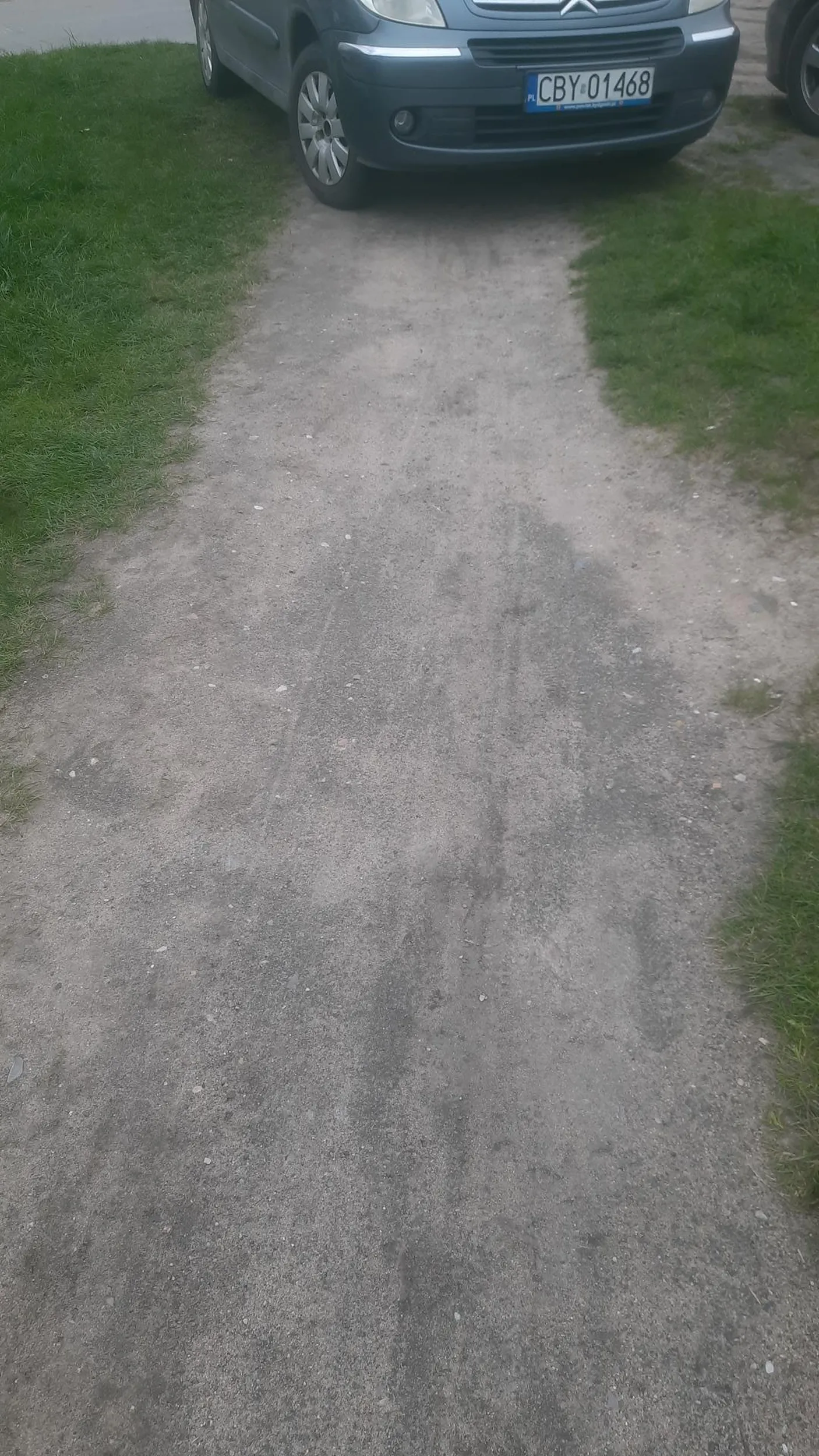 Cham z czarnej dziury zastawia ścieżkę bo jest śmierdzącym leniem