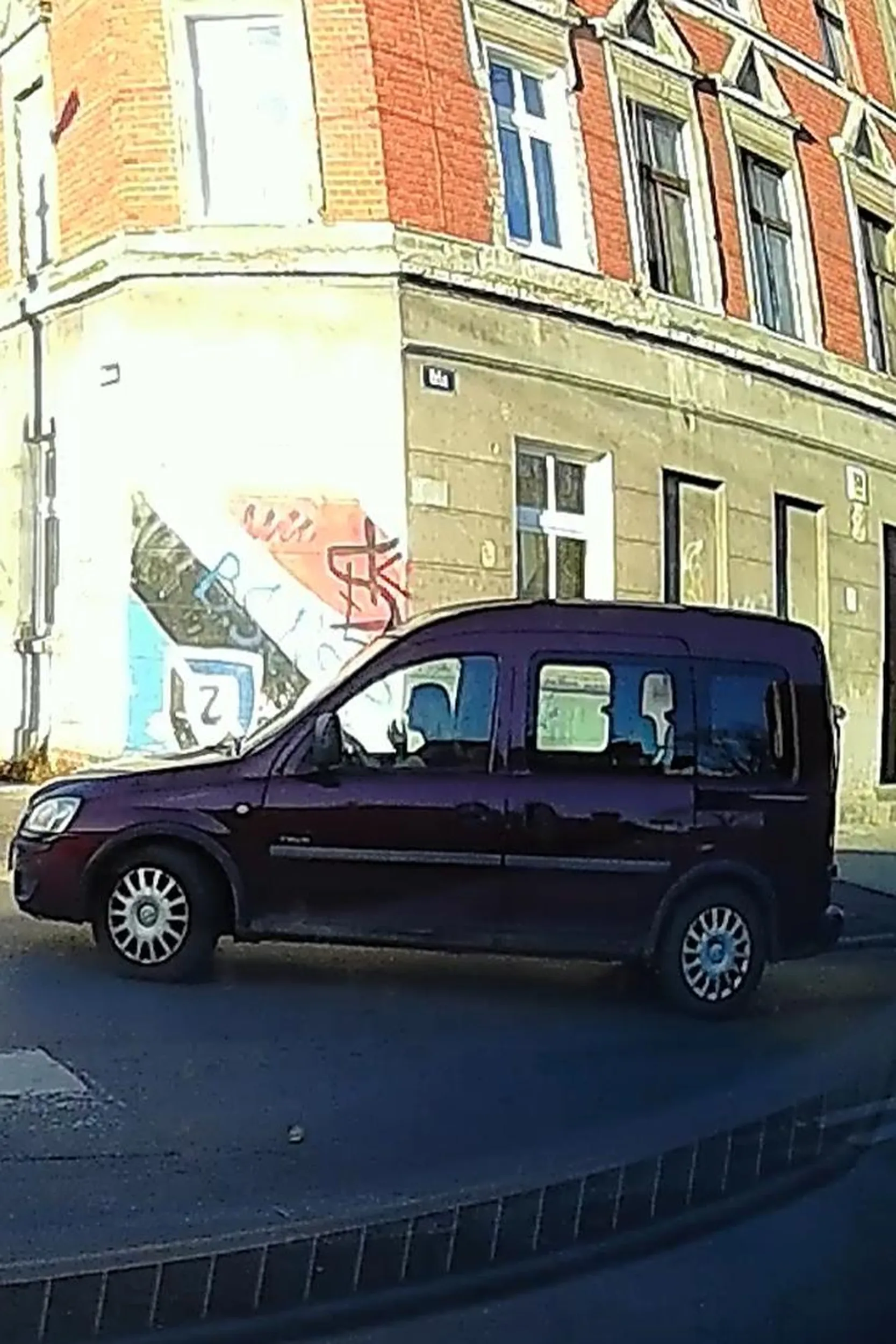 Pozdrawiam sliczną Panią z bordowego auta. Spotkaliśmy się dziś 4 listopada na rogu Orlej kiedy wlaczala się Pani do ruchu w Stromą. Słodko wyglądałaś i jeszcze słodszy był Twój uśmiech. Pozdrawiam chłopak z Forda ?