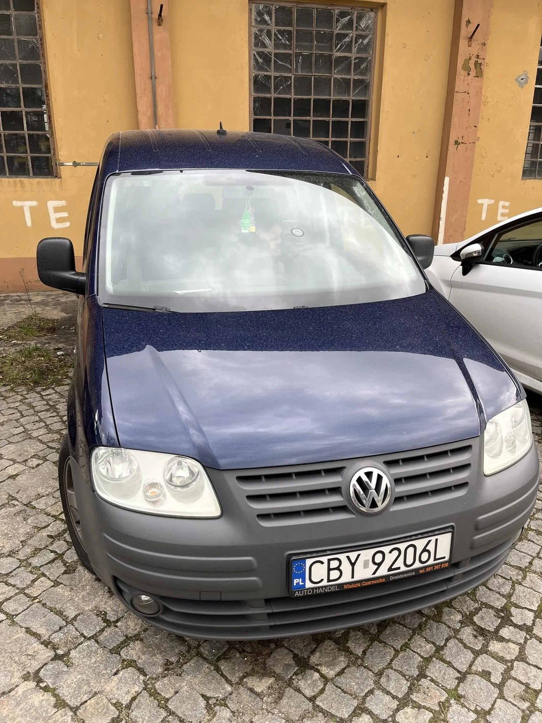 Totalny pojeb. Rysuje każdy krawężnik