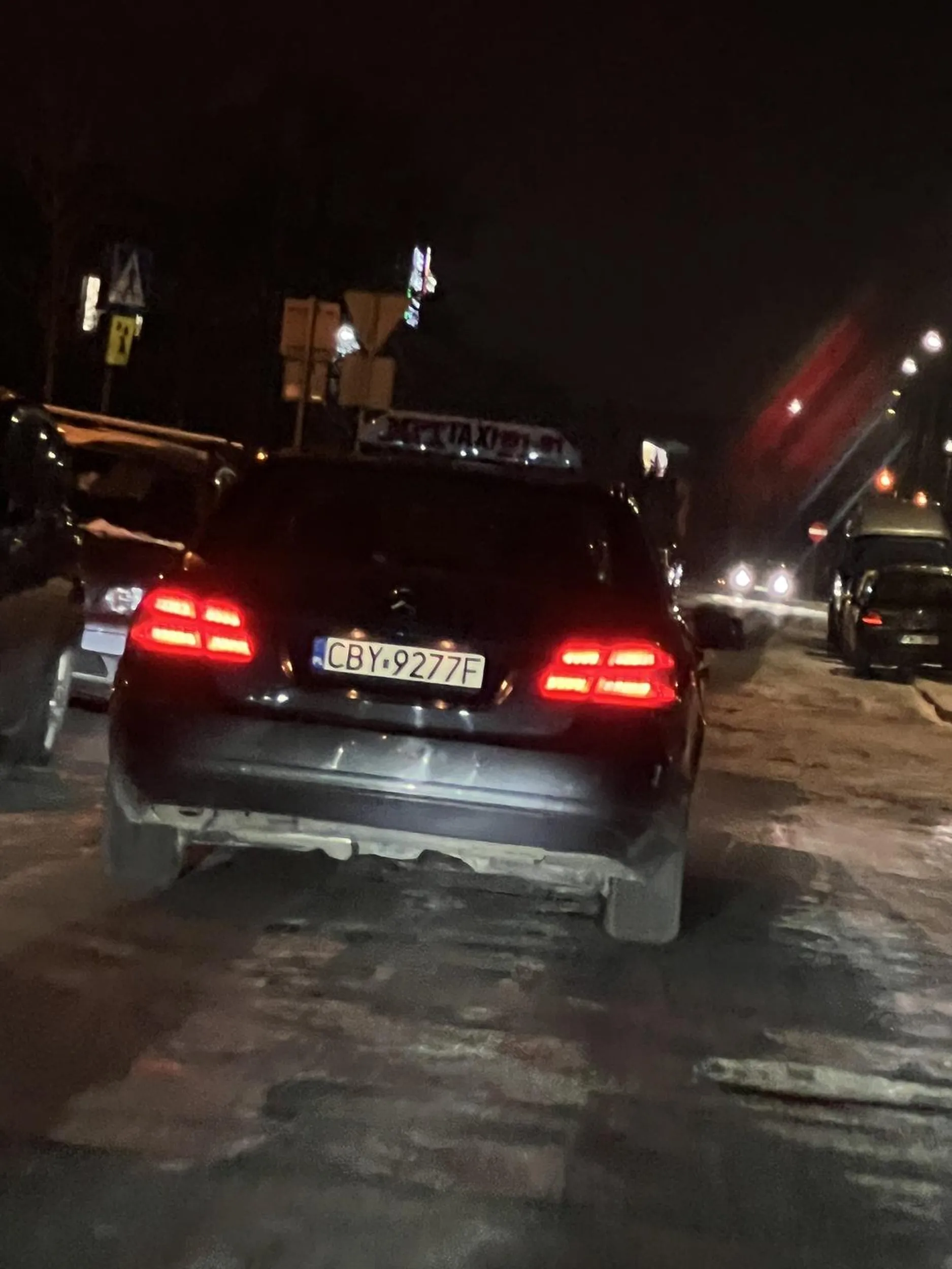 Taxi MPT bawi się w szeryfa , krótko po jeździe pod prąd.