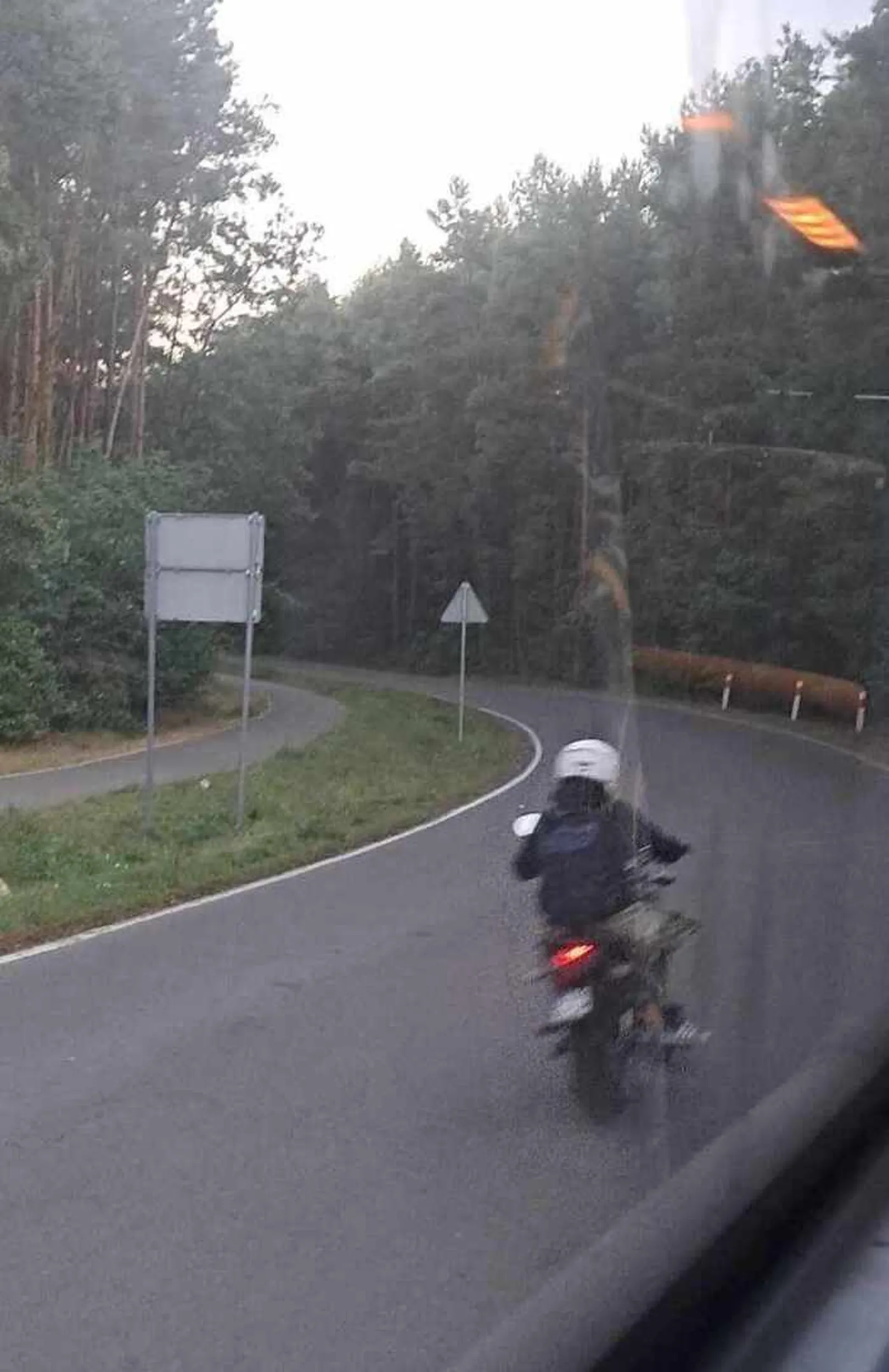 Tu zdjęcie, na którym został uchwycony podczas jednego ze swoich niebiezpiecznych wypadów.