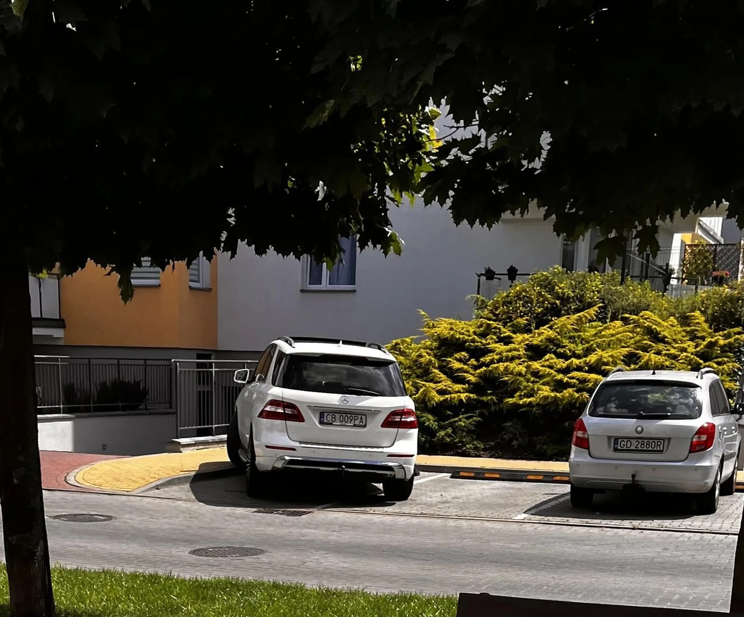 fajnie że Mercedes ale trochę szacunku, zajmuje dwa miejsca