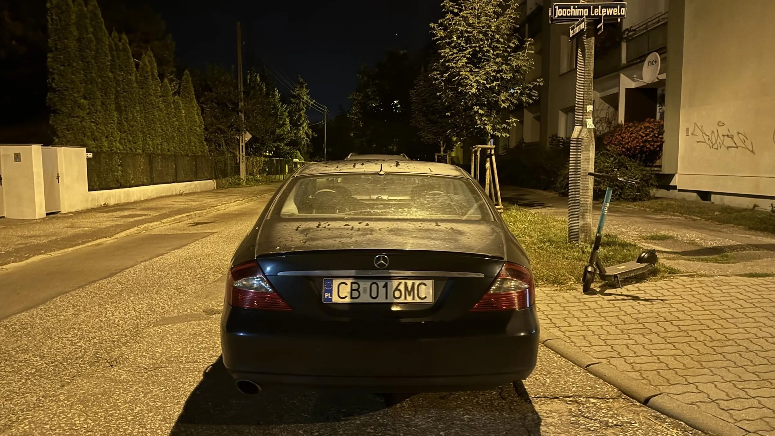 Kreatywne parkowanie na skrzyżowaniu