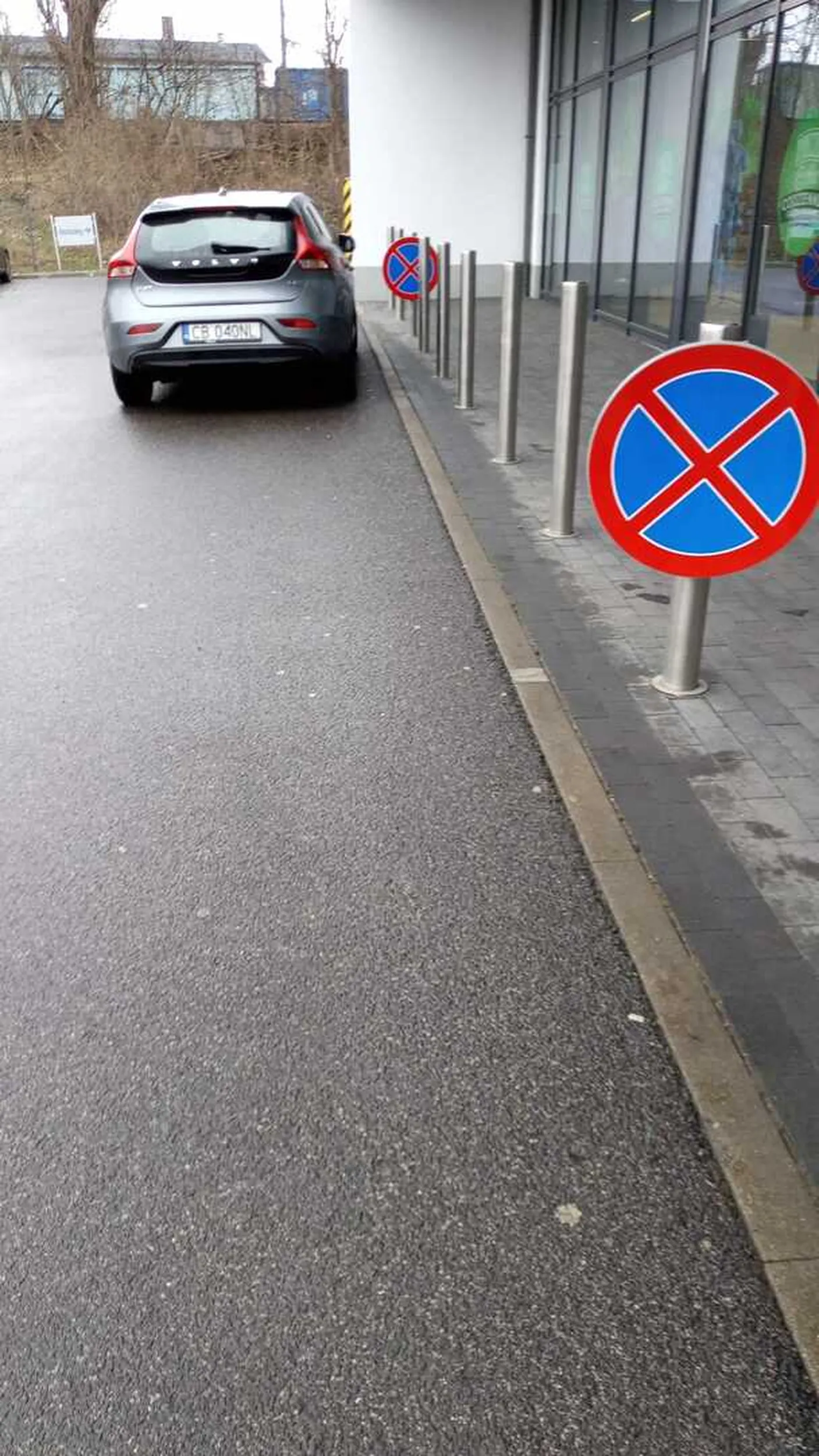 nie umio uszanować... trzeba byle jak zaparkować, nie da się inaczej w tym kraju